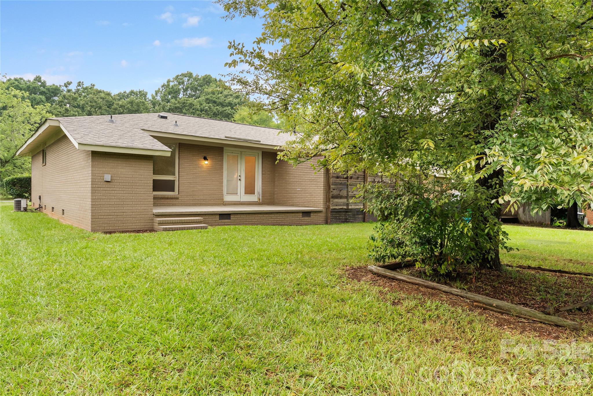 4900 Malibu Drive Property Photo 22