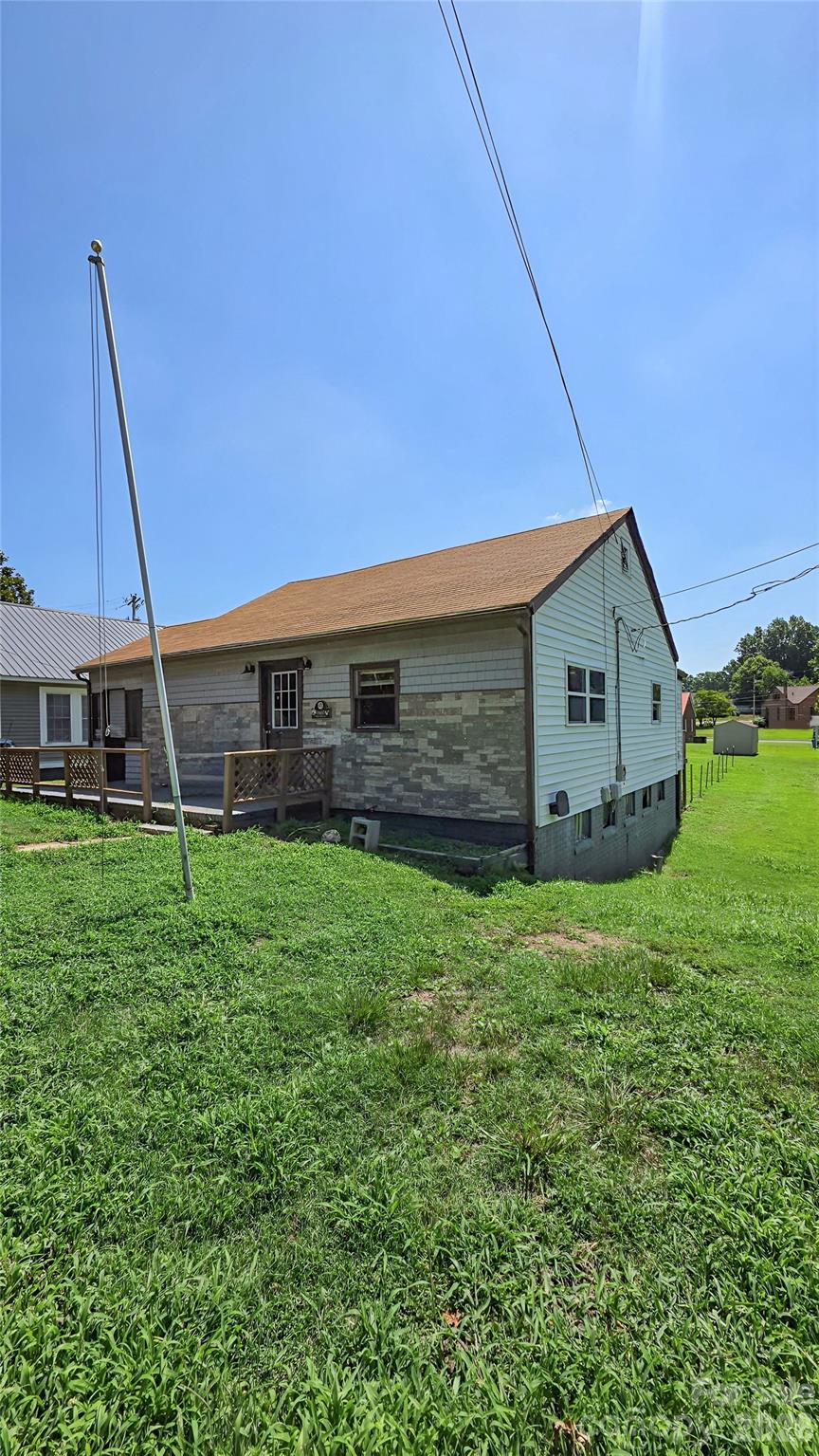 1607 W Main Street Property Photo 1