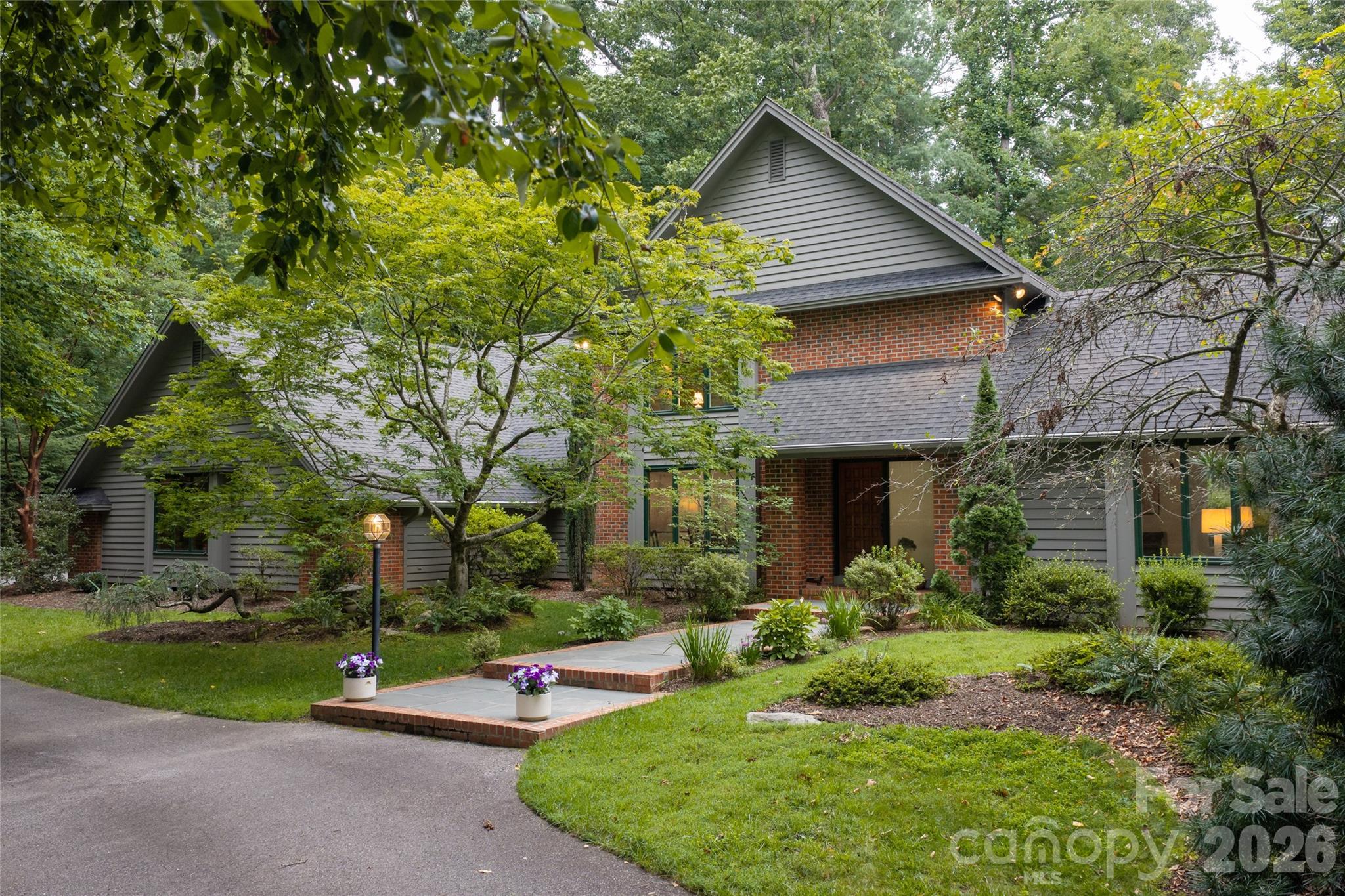 12 Stuyvesant Crescent Property Photo 1
