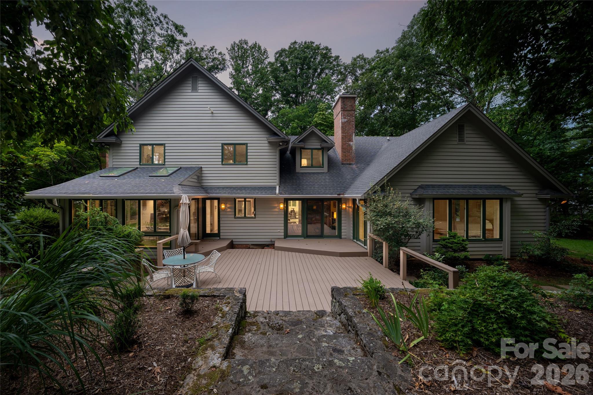 12 Stuyvesant Crescent Property Photo 2