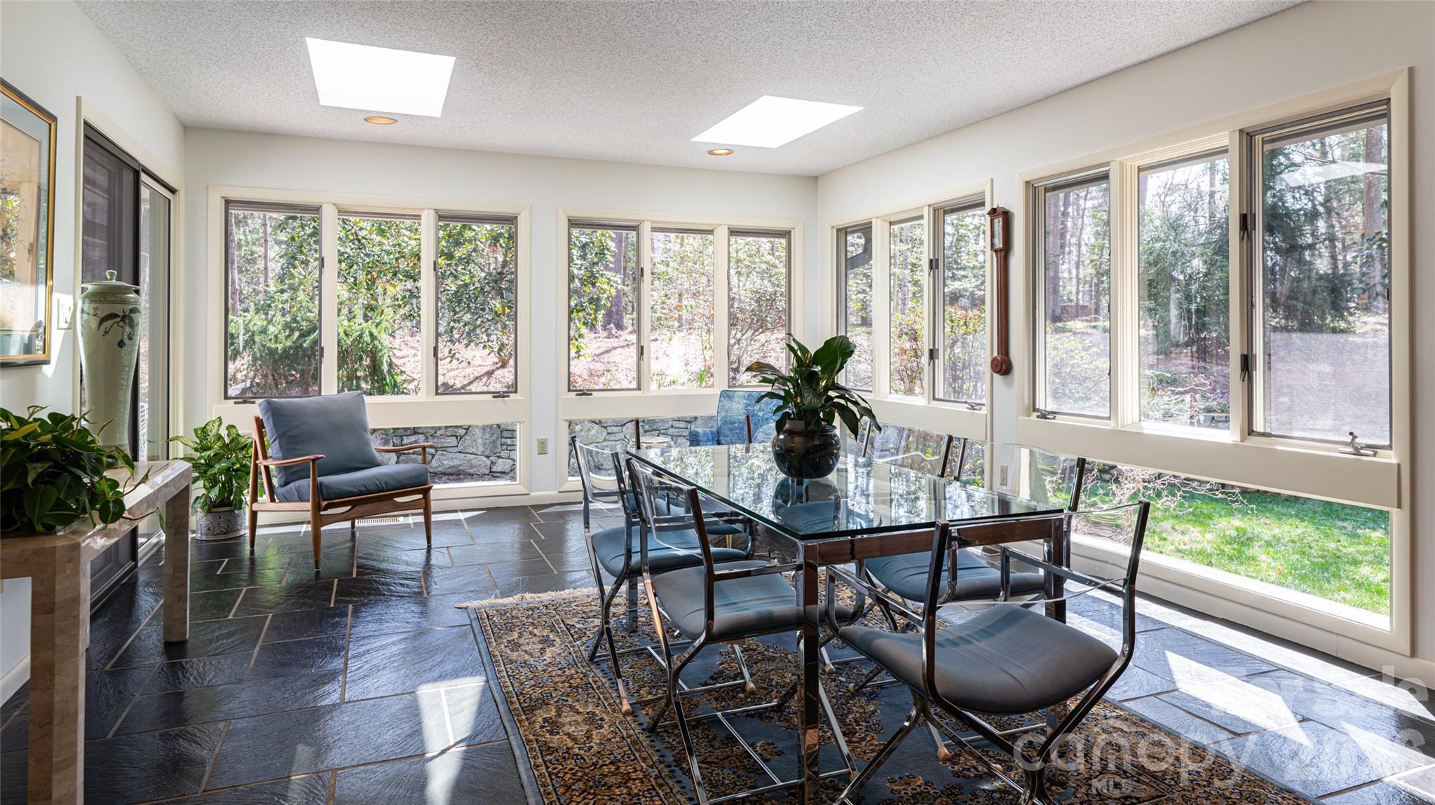 12 Stuyvesant Crescent Property Photo 4