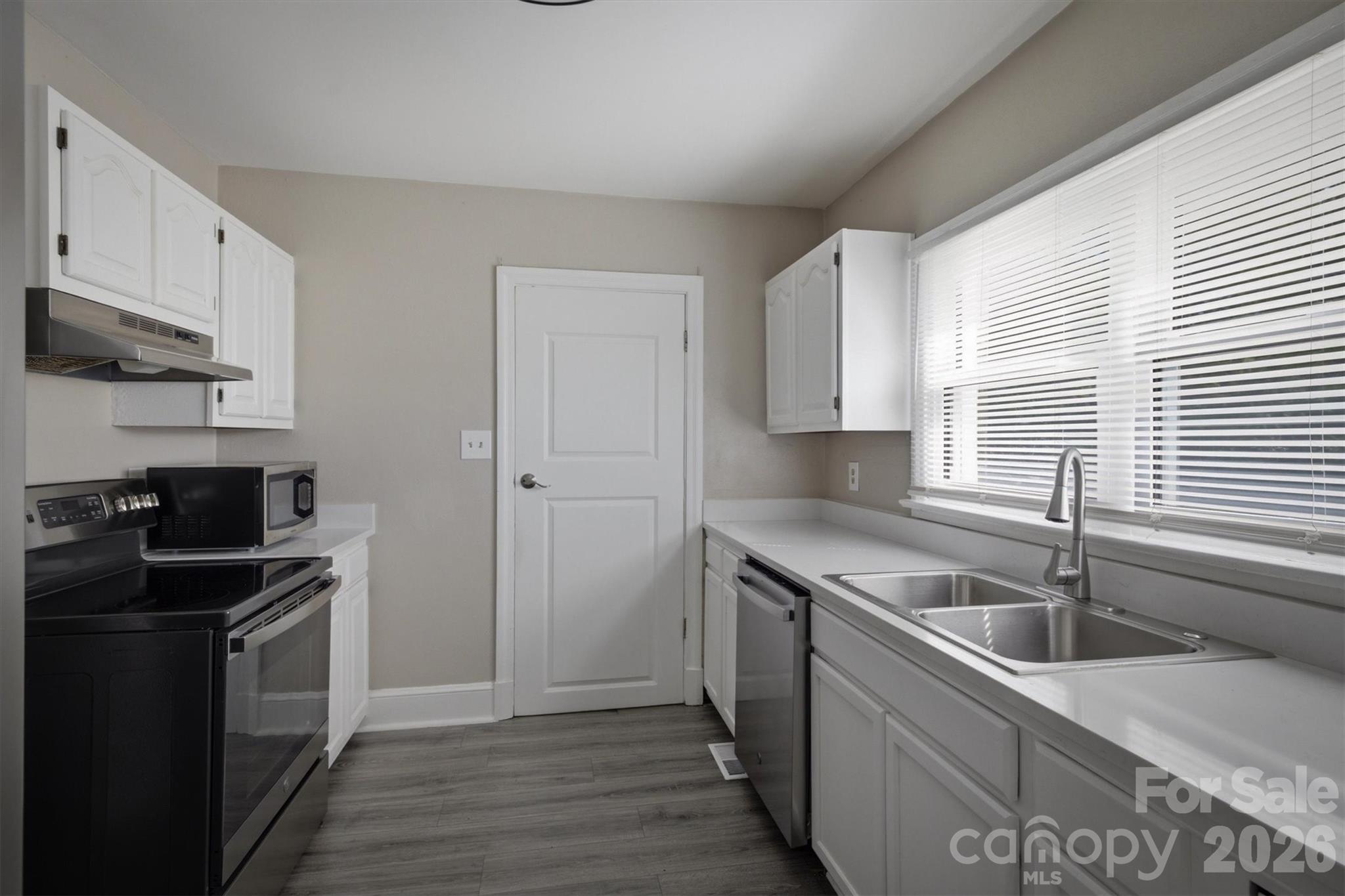 1060 14th Avenue Property Photo 5