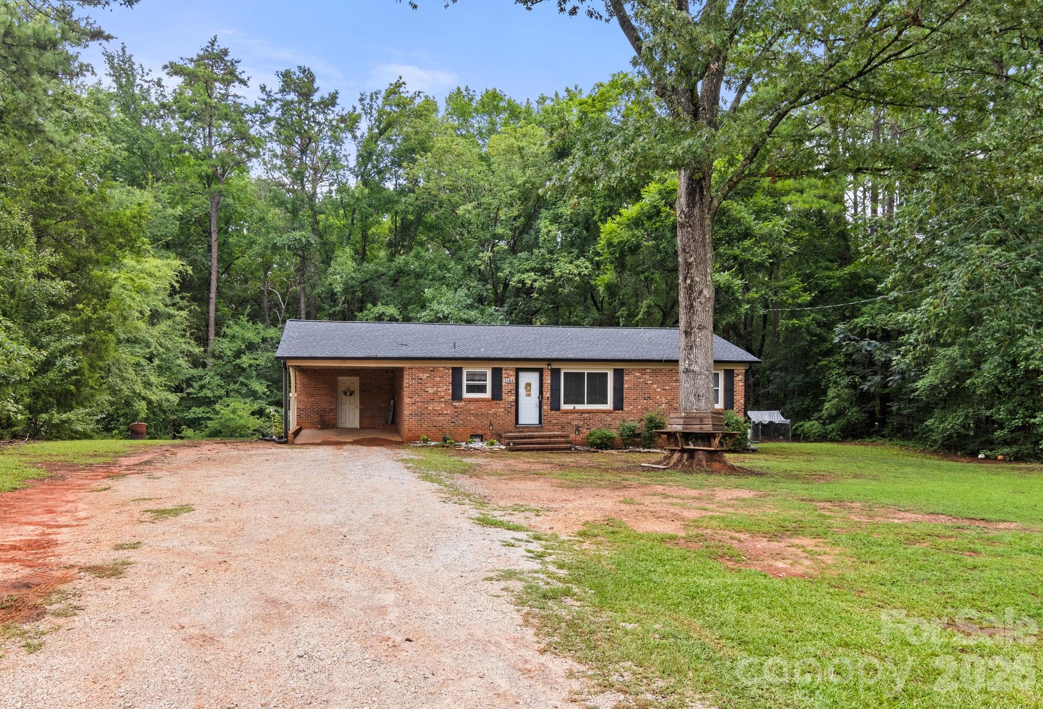 3104 University Drive Property Photo 1