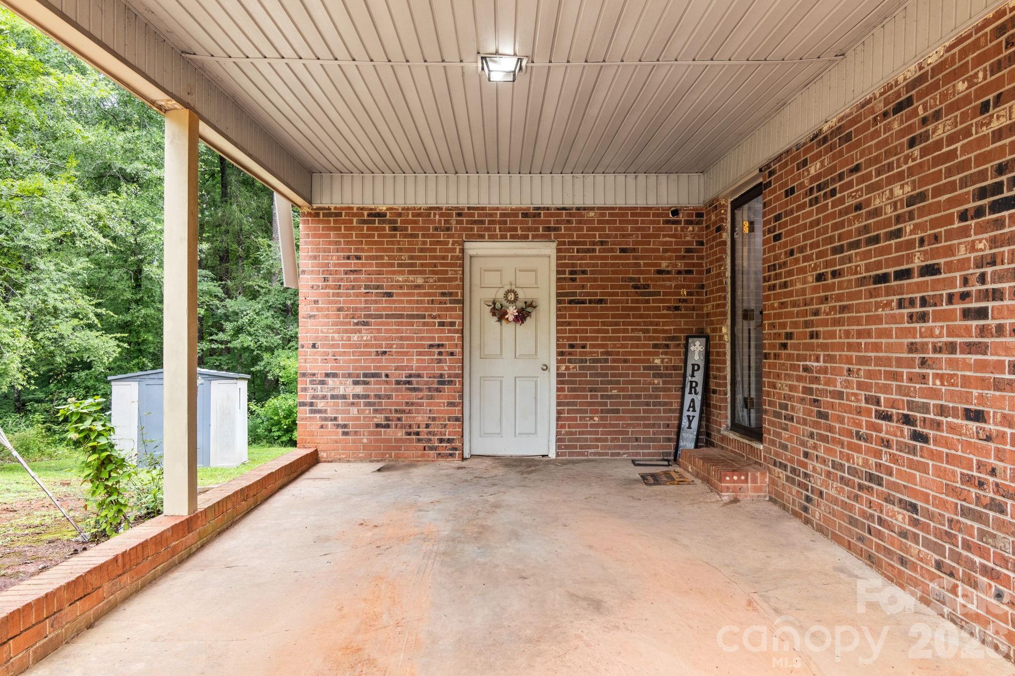 3104 University Drive Property Photo 5