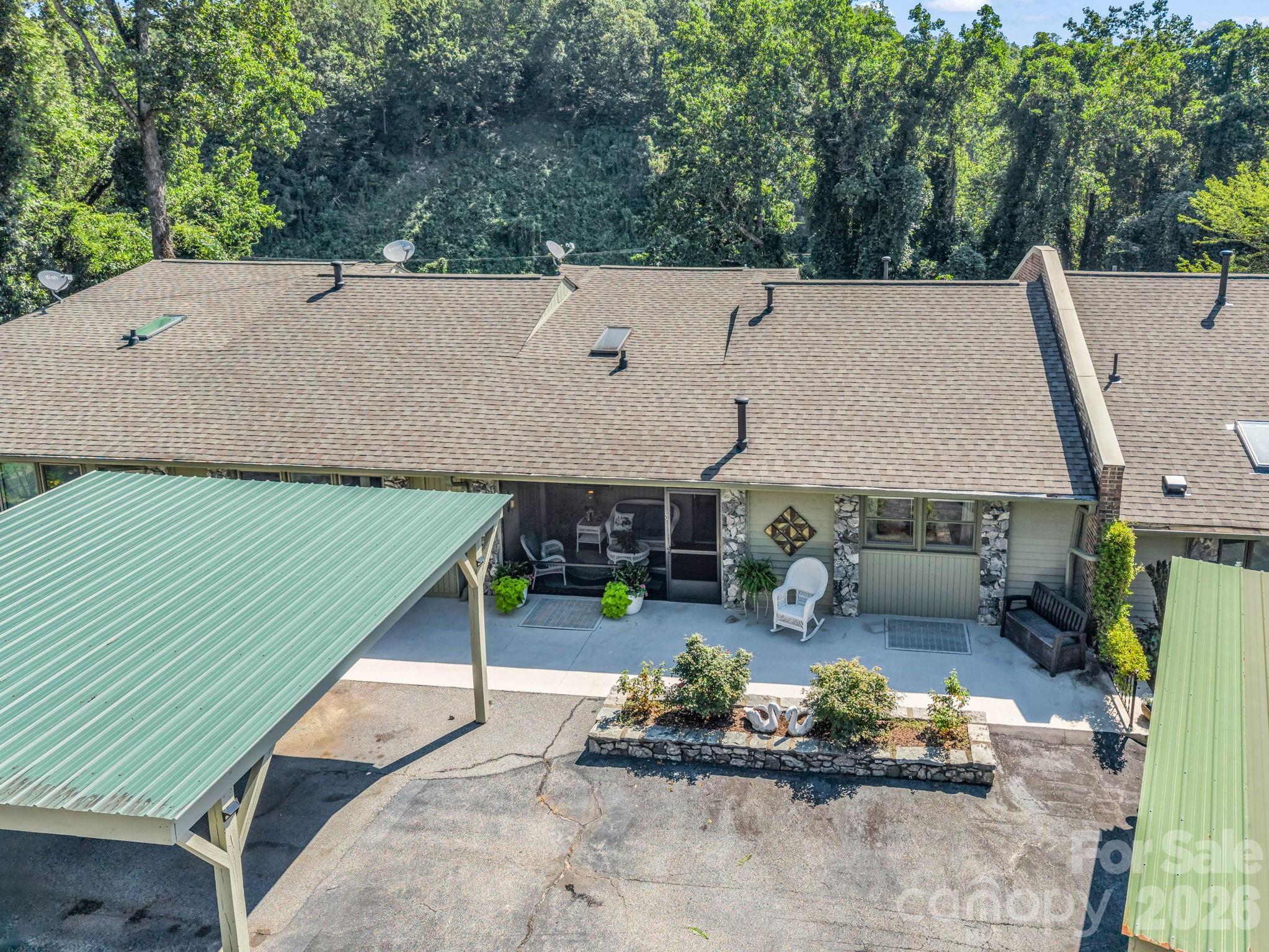 251 Carolina Drive 10a Property Photo 4