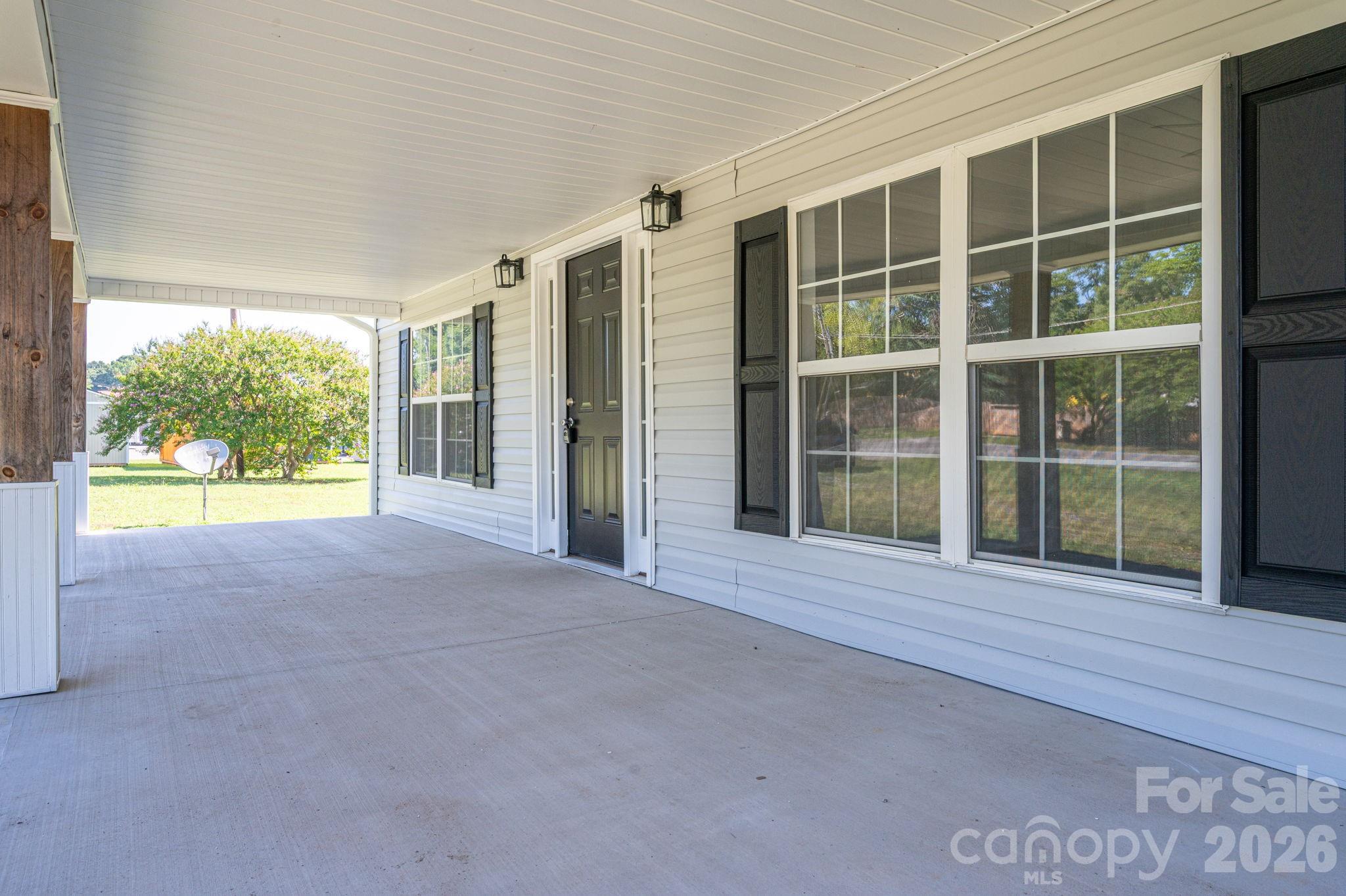 1719 S Lafayette Street Property Photo 6