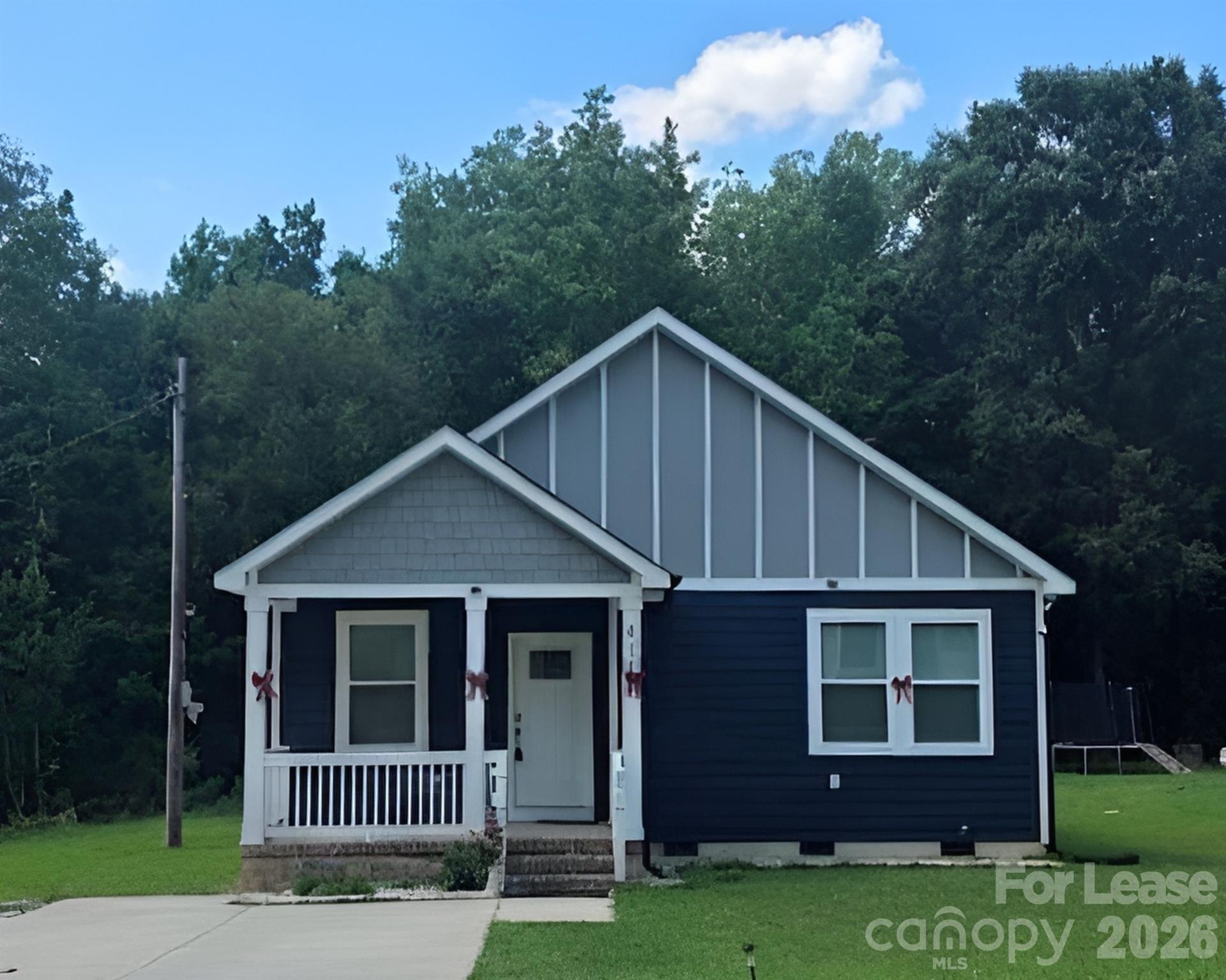 424 Queens Road Property Photo 1