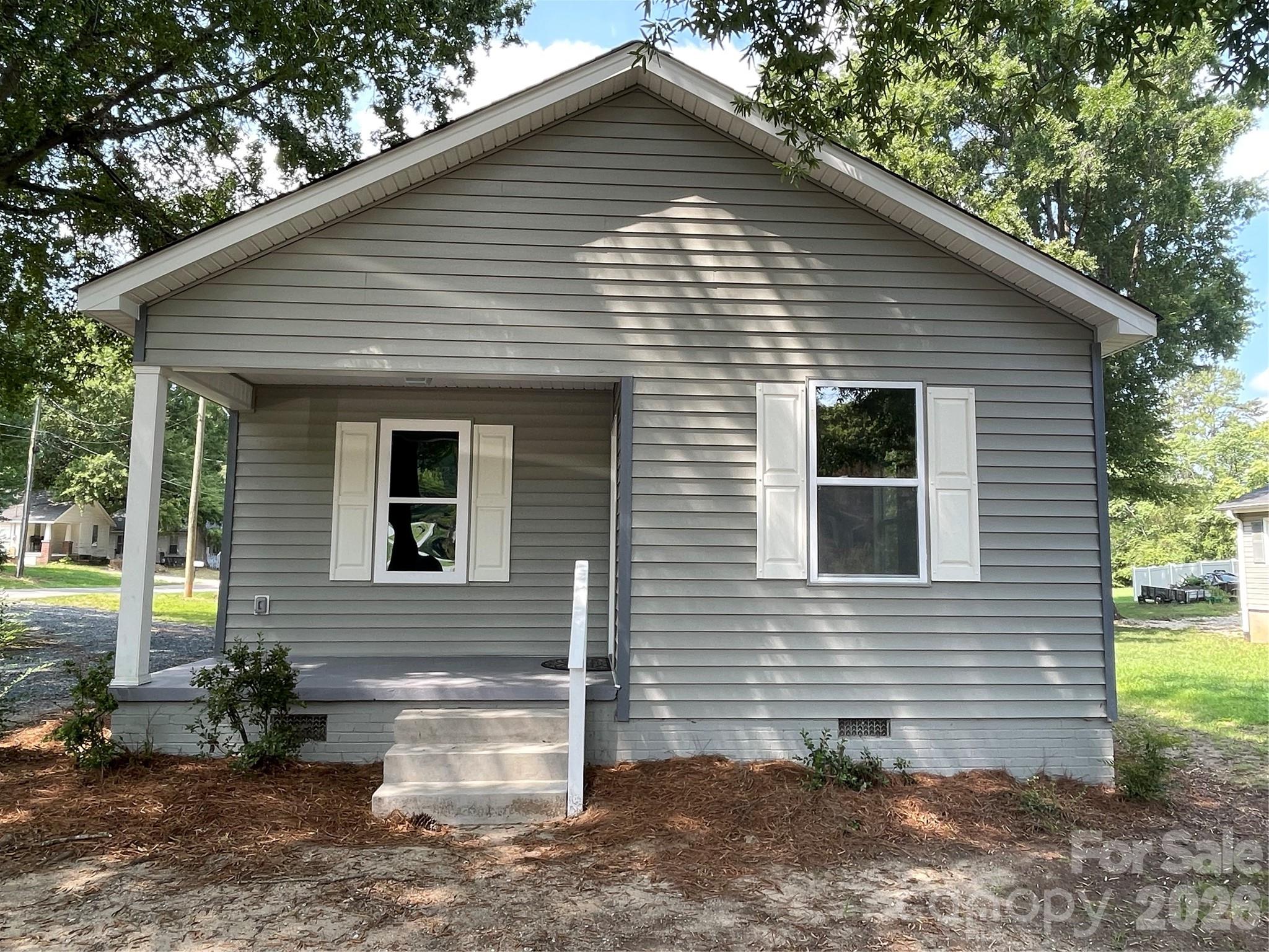 601 W Round Street Property Photo 3