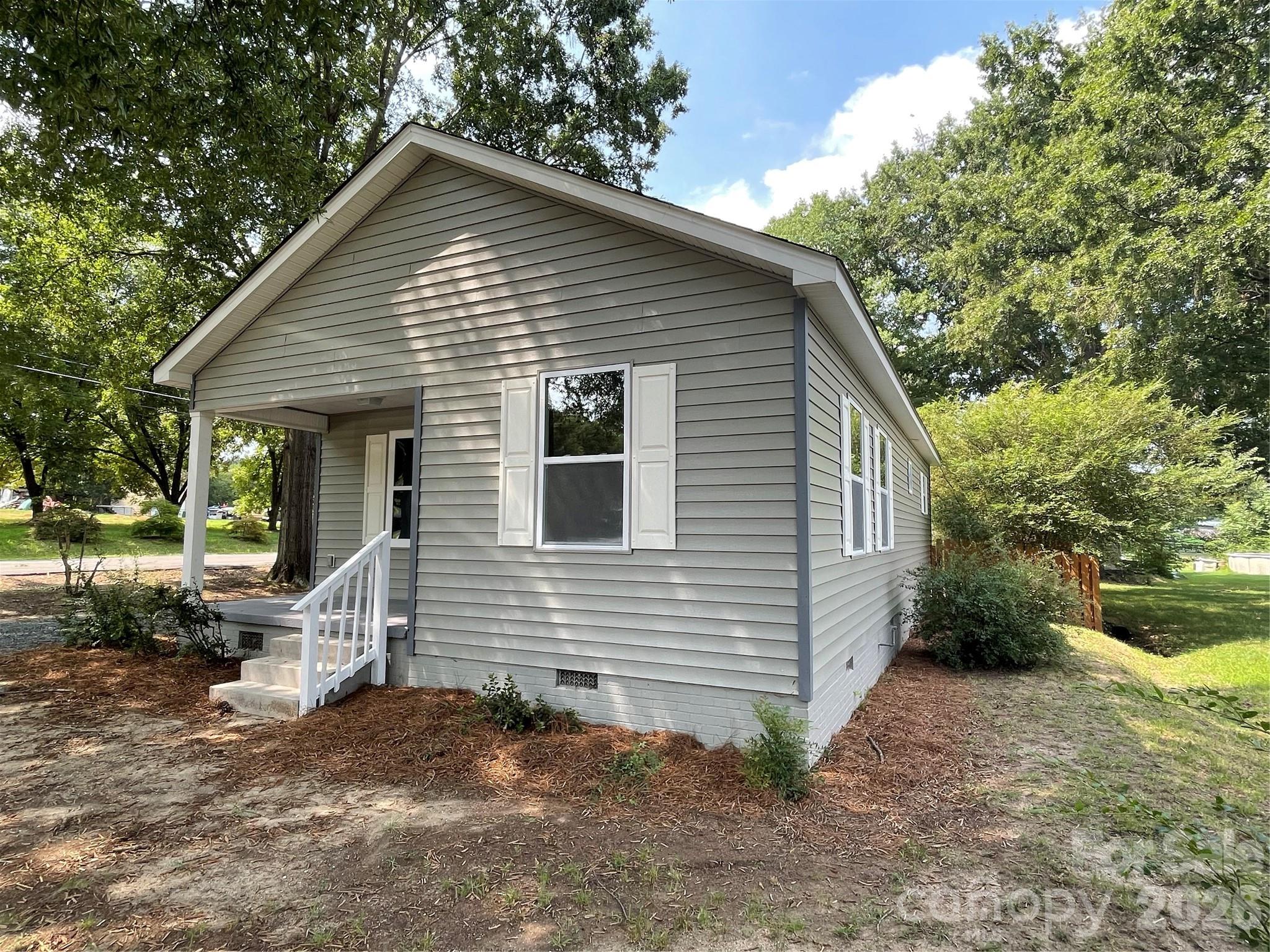 601 W Round Street Property Photo 4