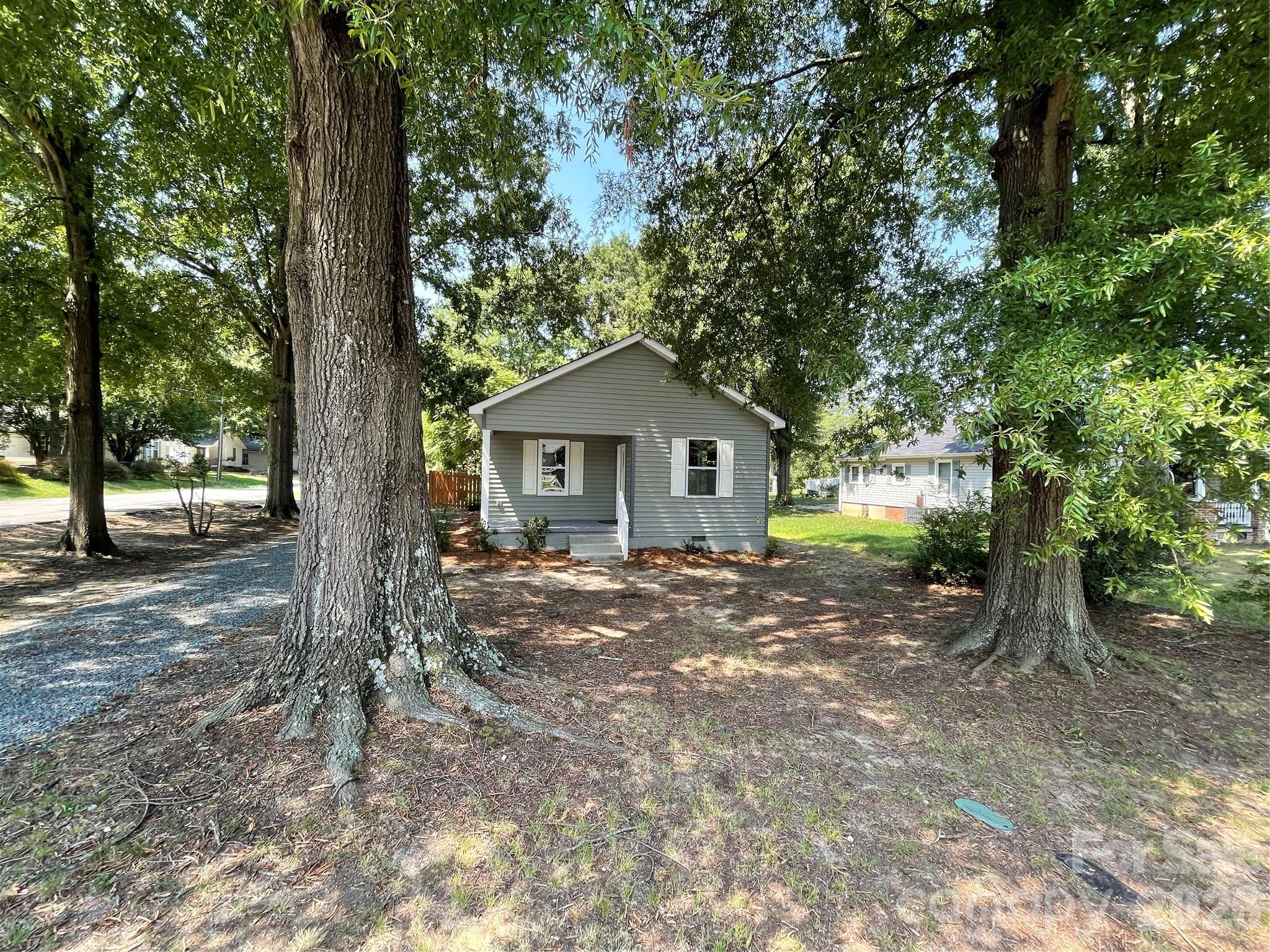 601 W Round Street Property Photo 5