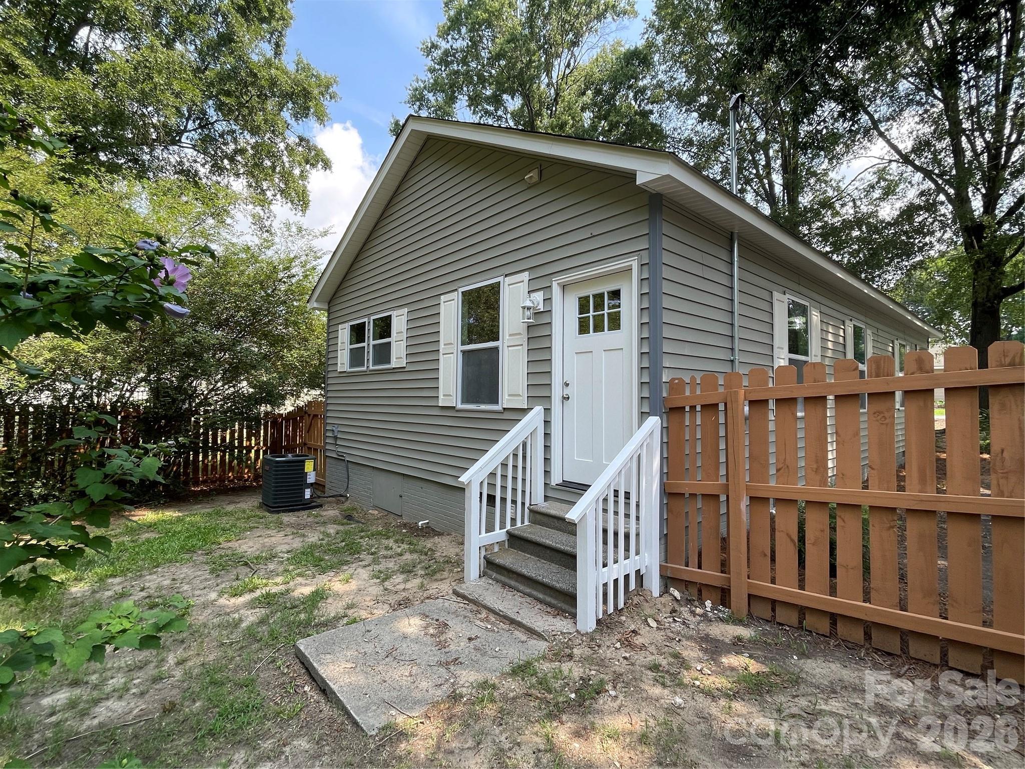 601 W Round Street Property Photo 6