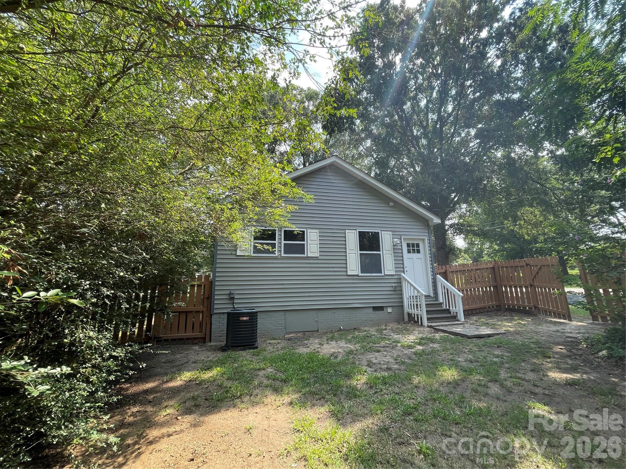 601 W Round Street Property Photo 7