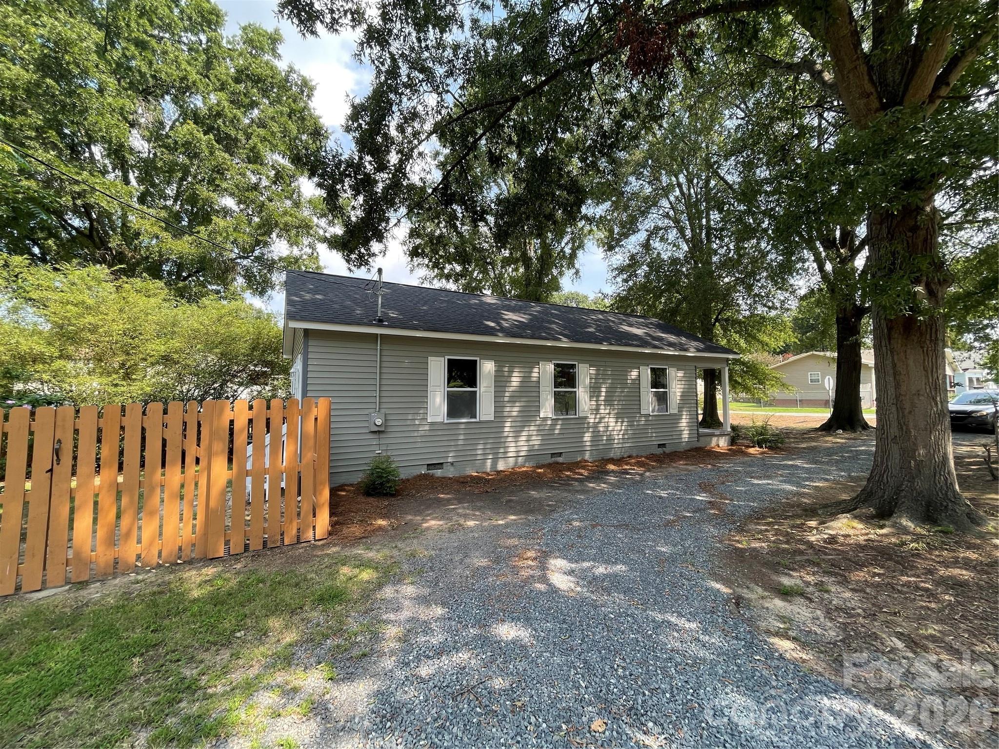 601 W Round Street Property Photo 8