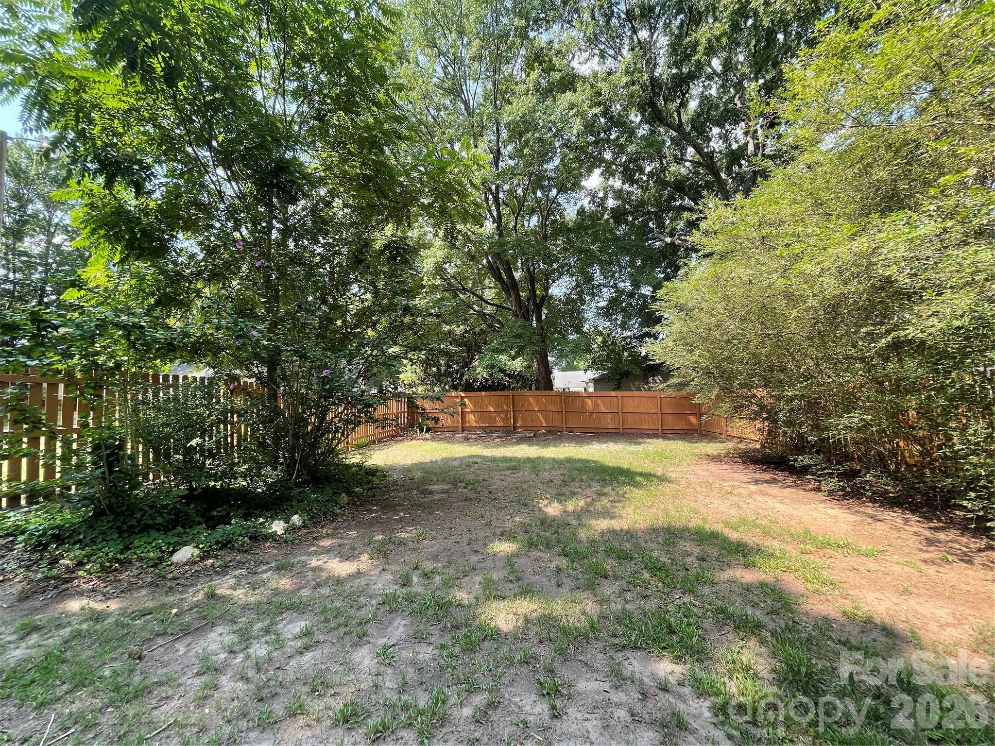 601 W Round Street Property Photo 9