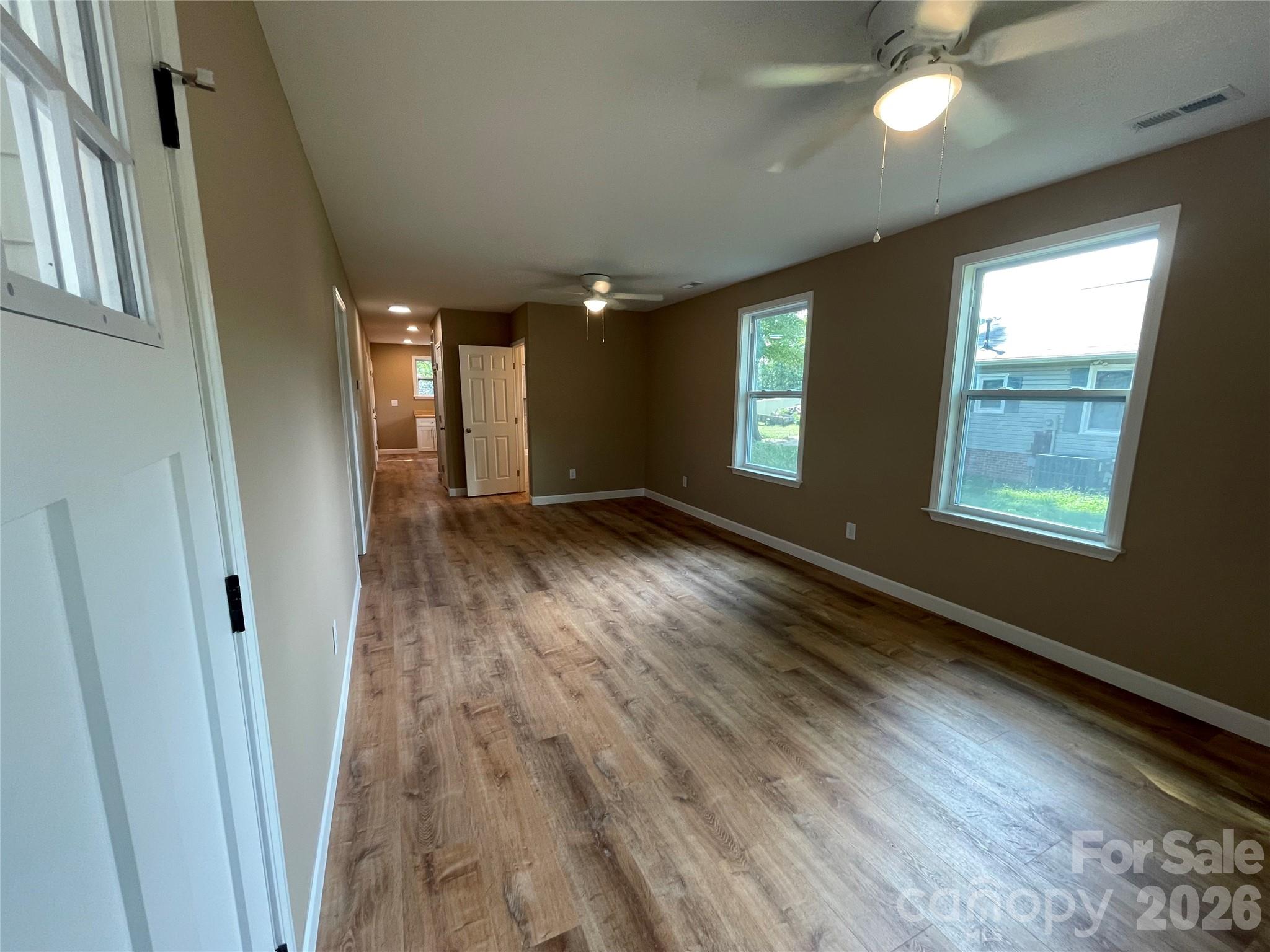 601 W Round Street Property Photo 12