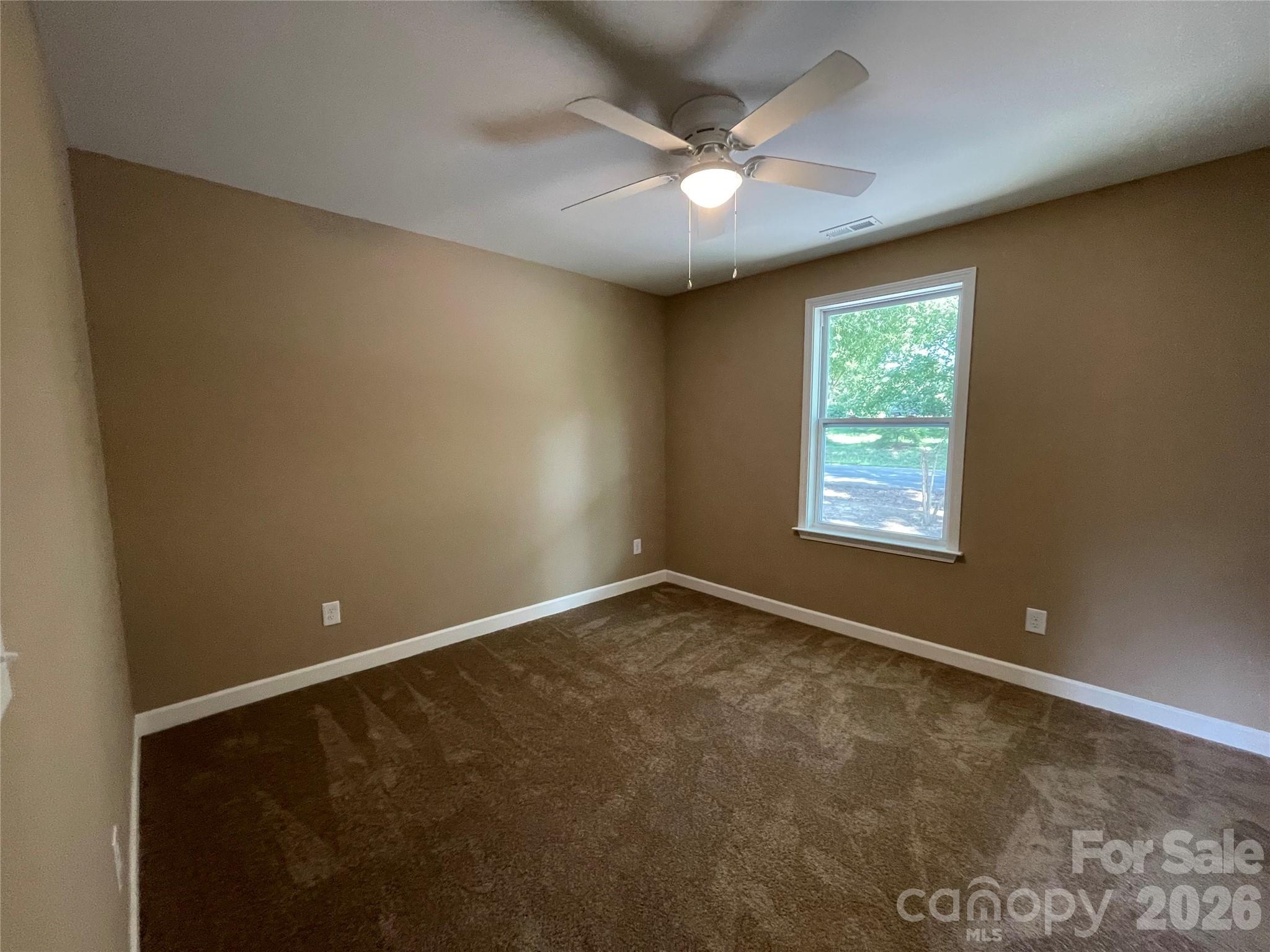 601 W Round Street Property Photo 16