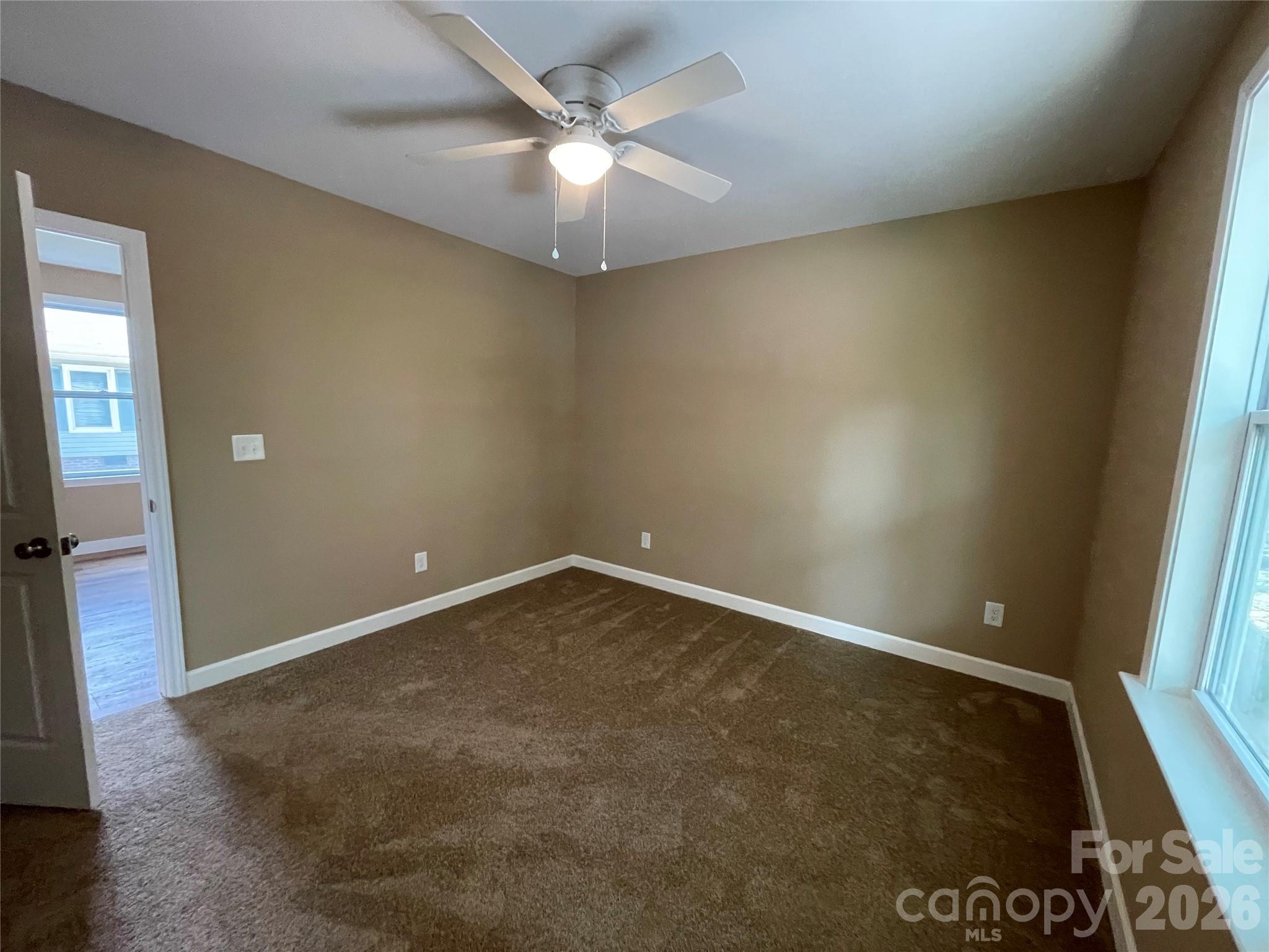 601 W Round Street Property Photo 17