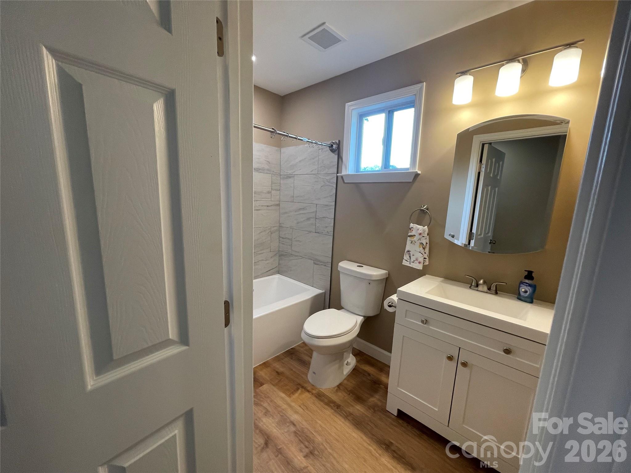 601 W Round Street Property Photo 20