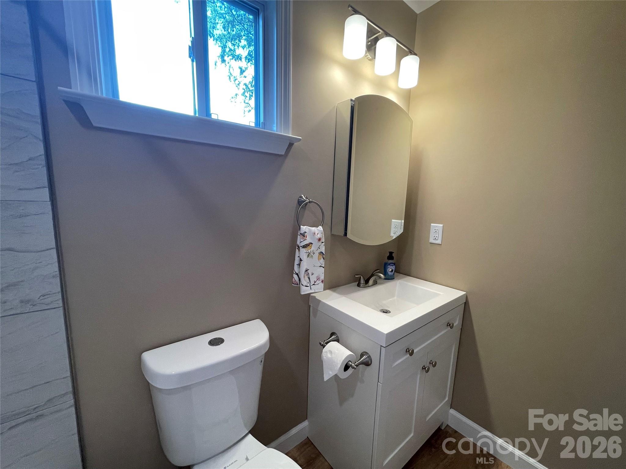 601 W Round Street Property Photo 22