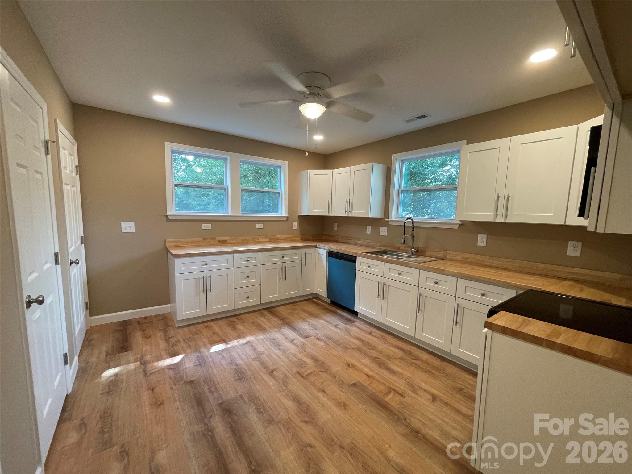 601 W Round Street Property Photo 26