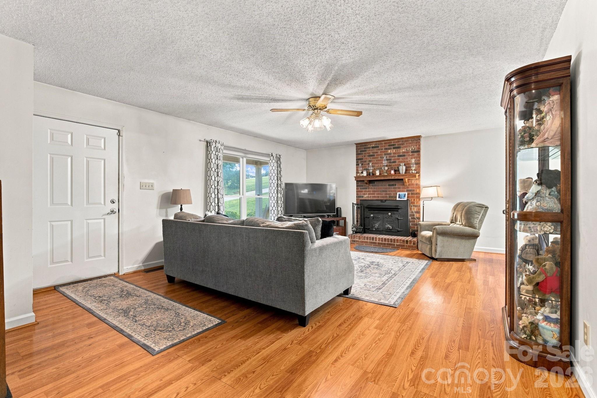 213 Hamilton Road Property Photo 3