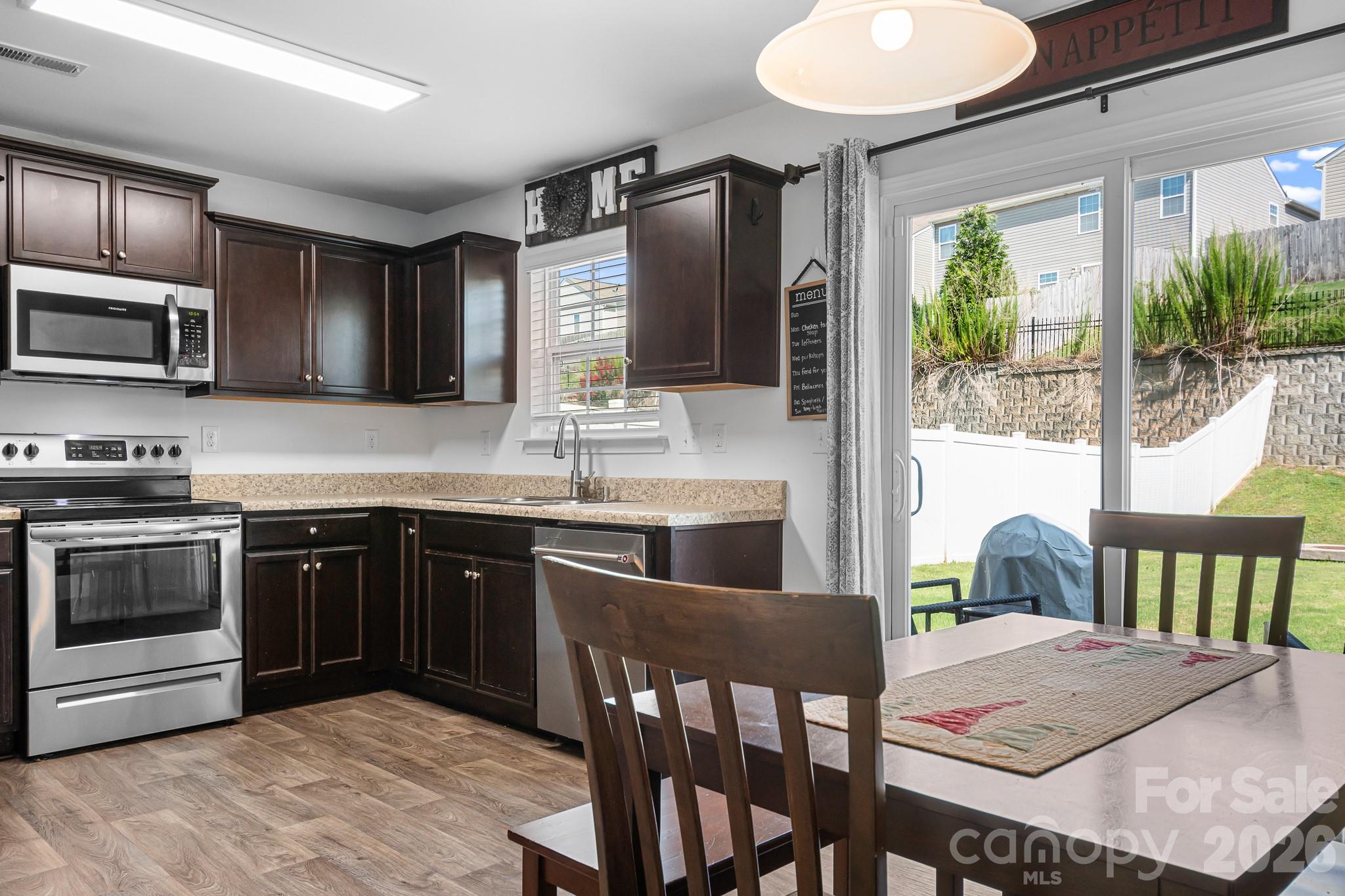 1554 Lilly Springs Place Property Photo 10