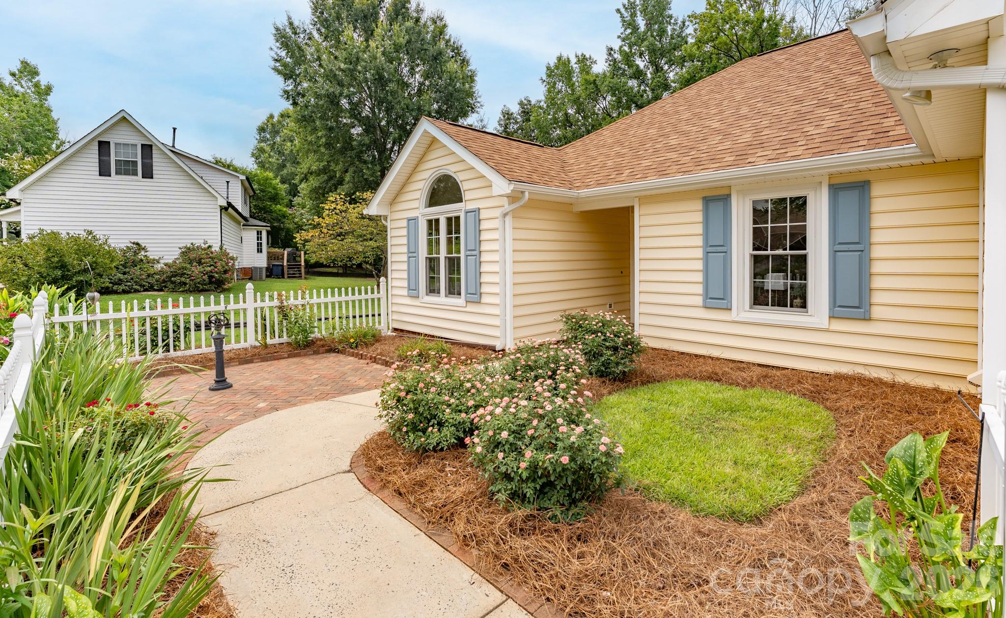 5203 Spring Morning Lane Property Photo 3