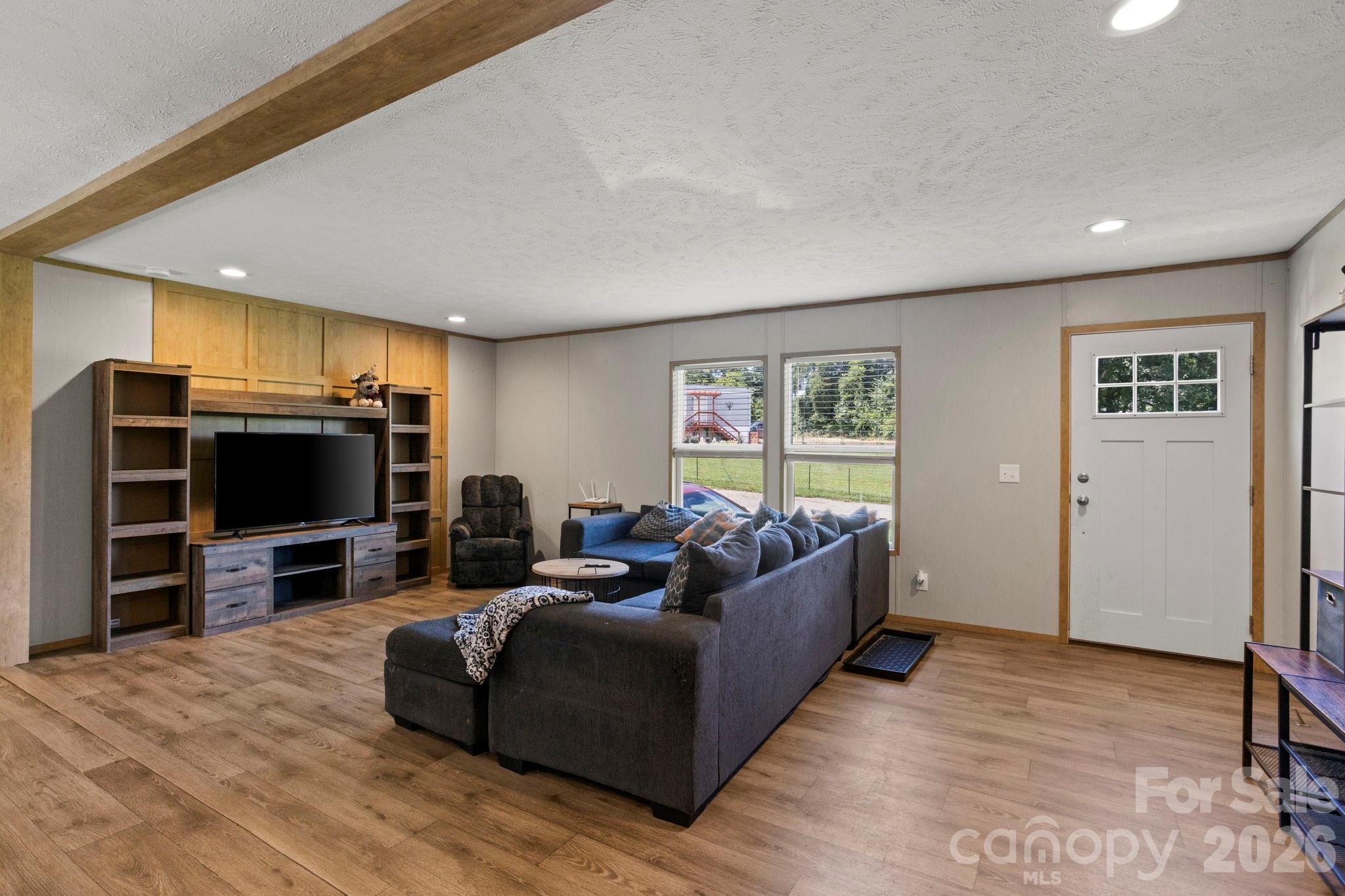 18 Moss Lane Property Photo 2
