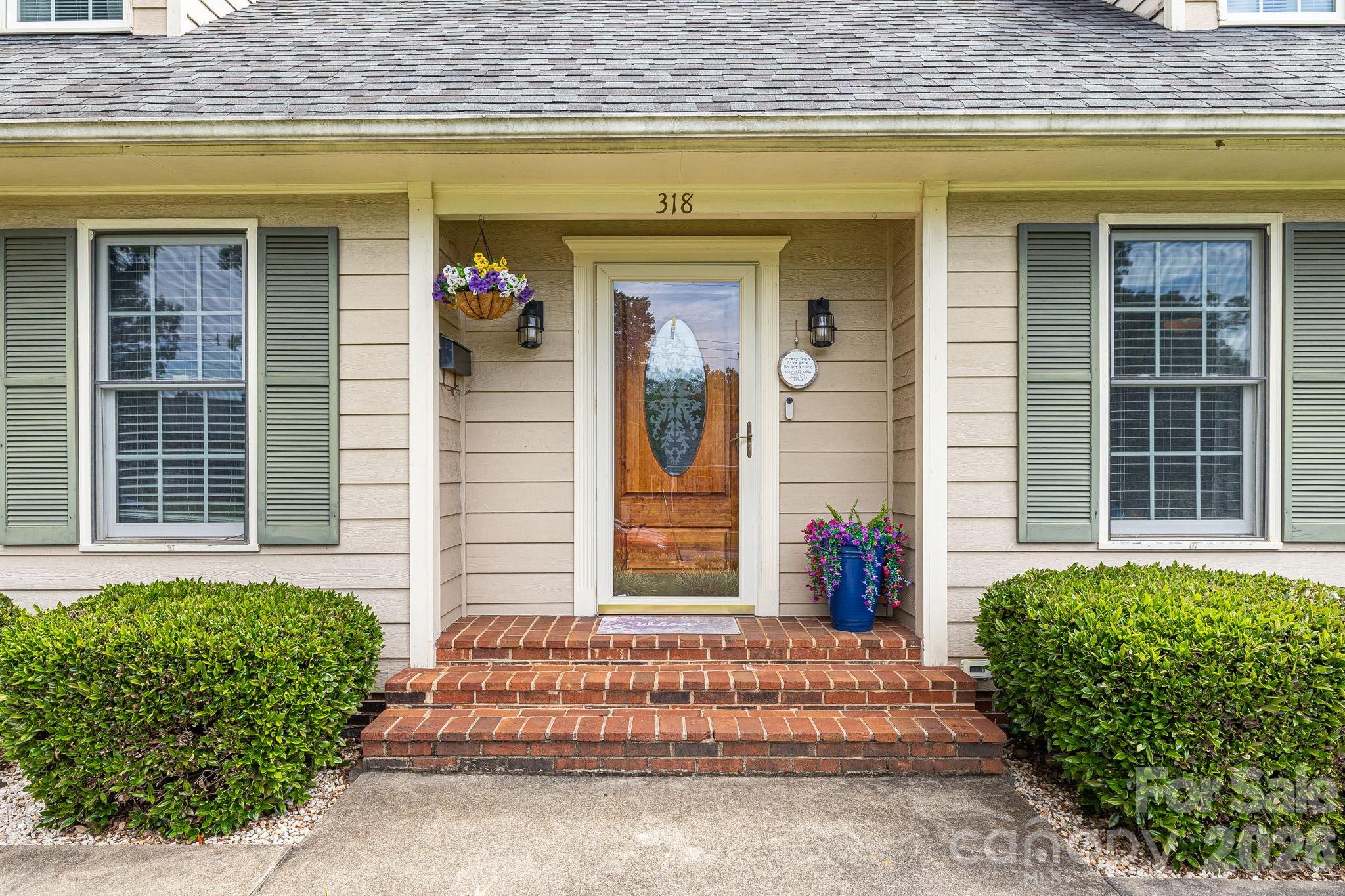 318 Sharon Avenue Property Photo 2