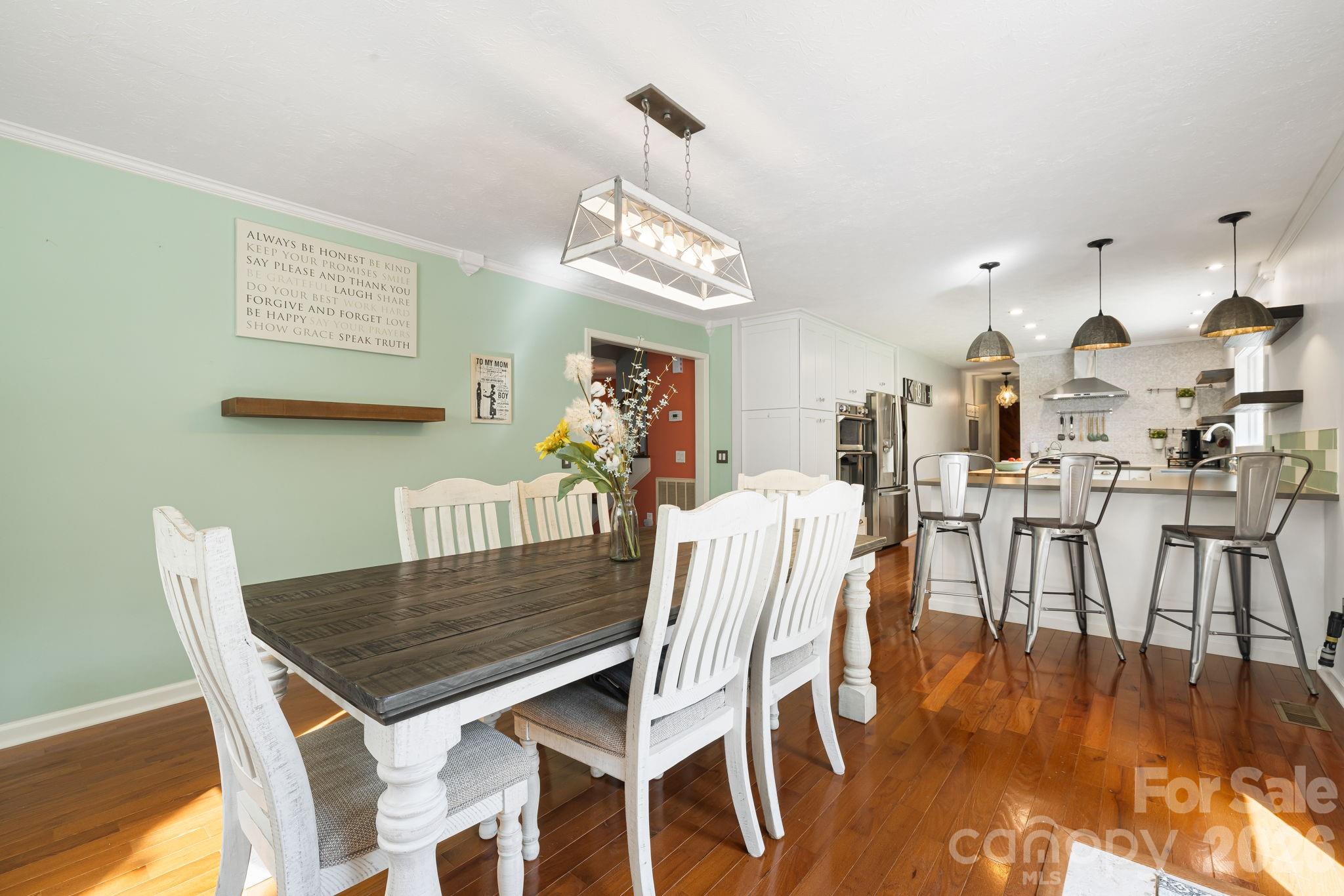 318 Sharon Avenue Property Photo 6