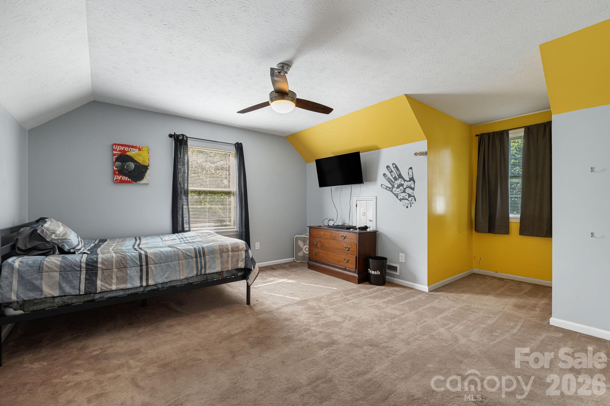 318 Sharon Avenue Property Photo 20