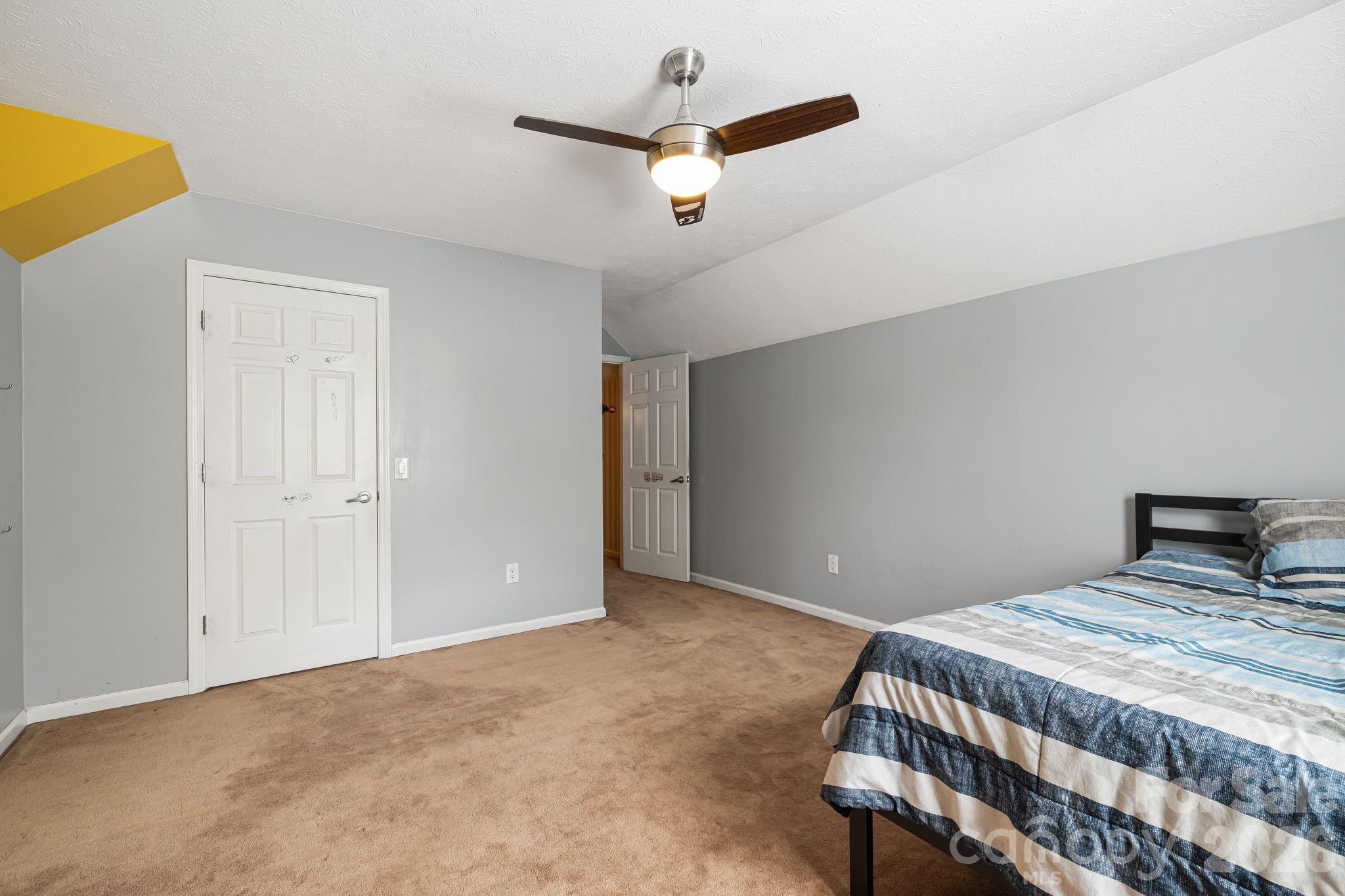 318 Sharon Avenue Property Photo 21