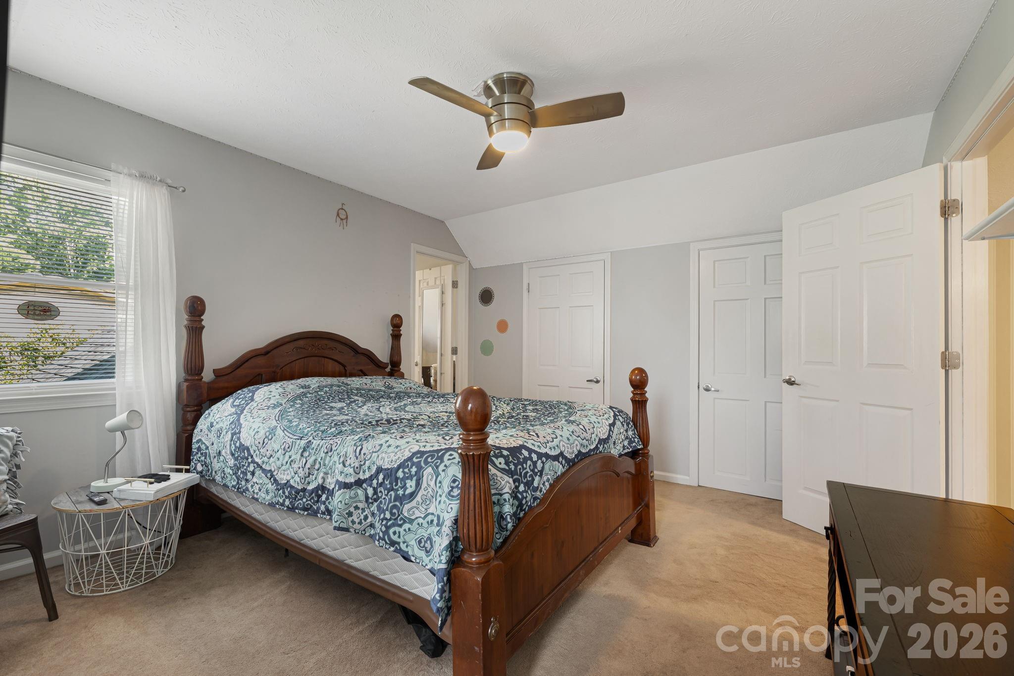 318 Sharon Avenue Property Photo 24