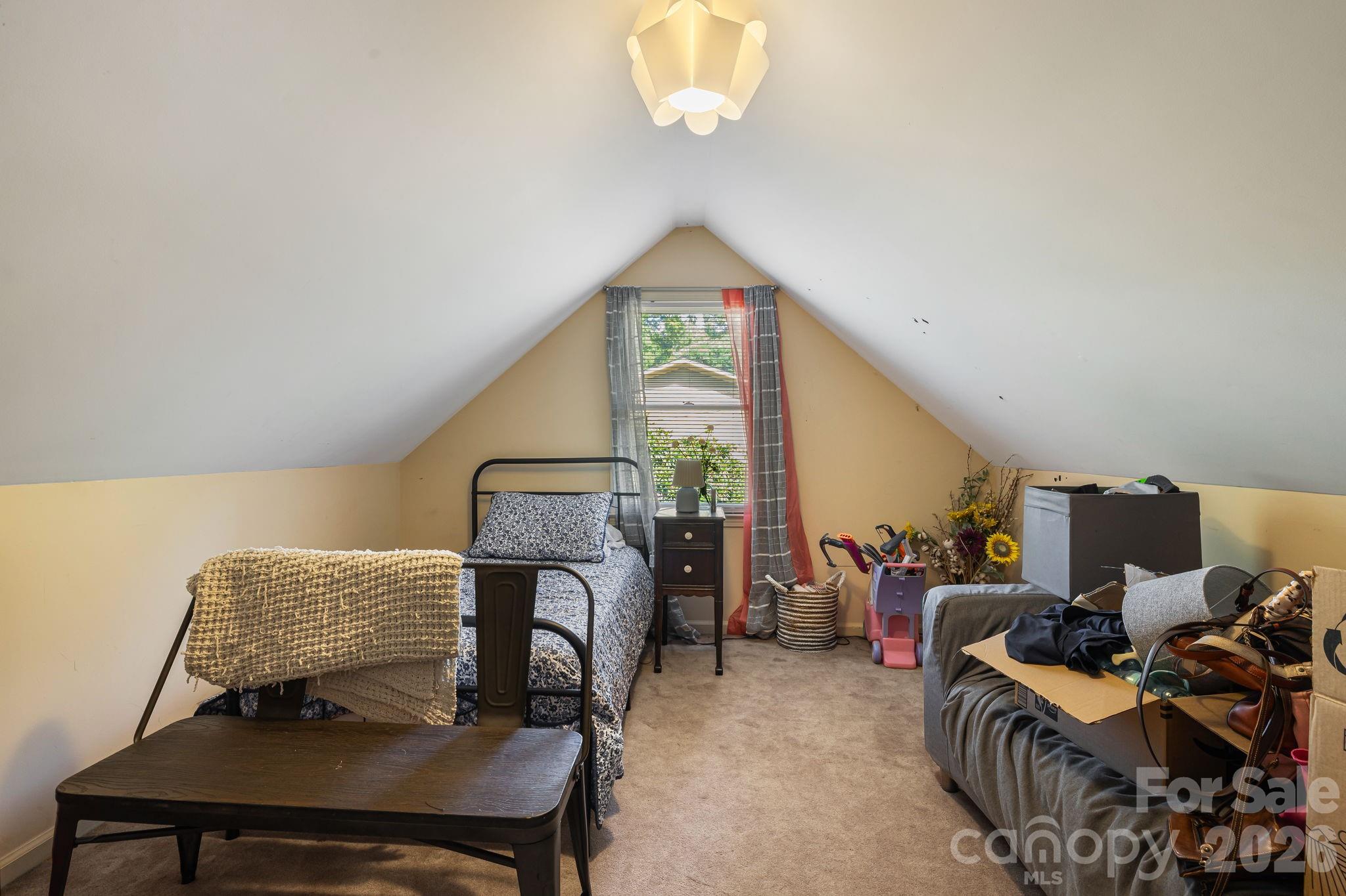318 Sharon Avenue Property Photo 25