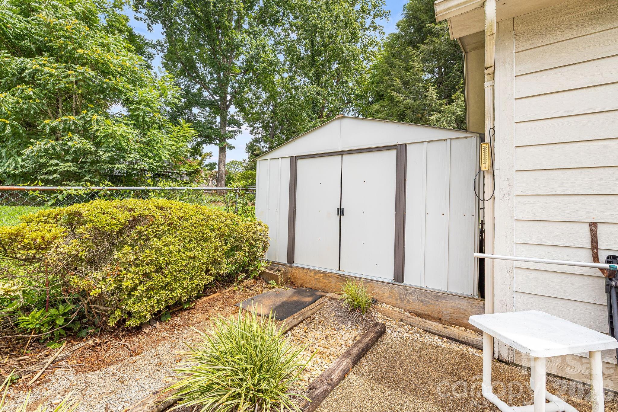 318 Sharon Avenue Property Photo 41
