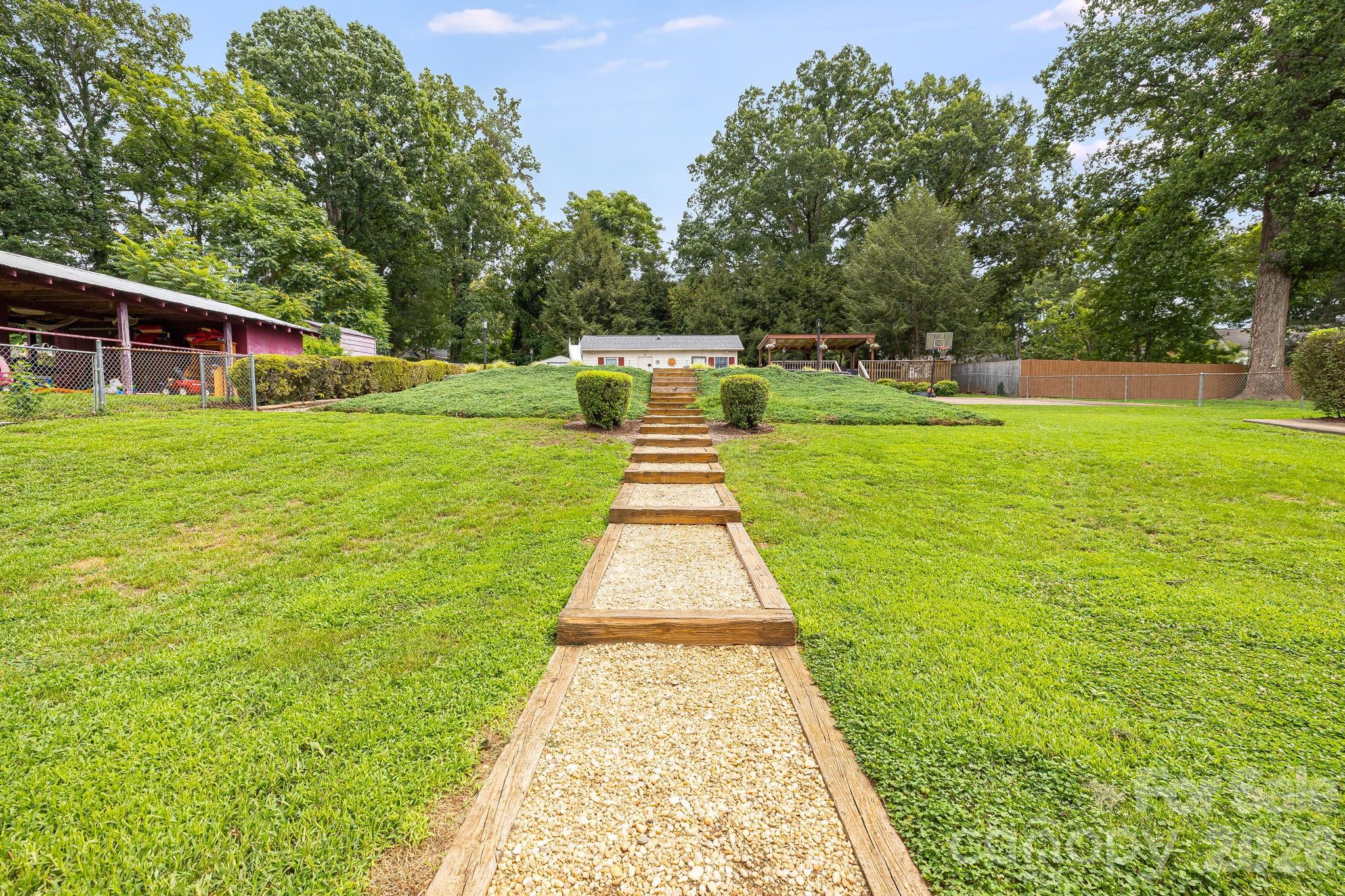 318 Sharon Avenue Property Photo 42