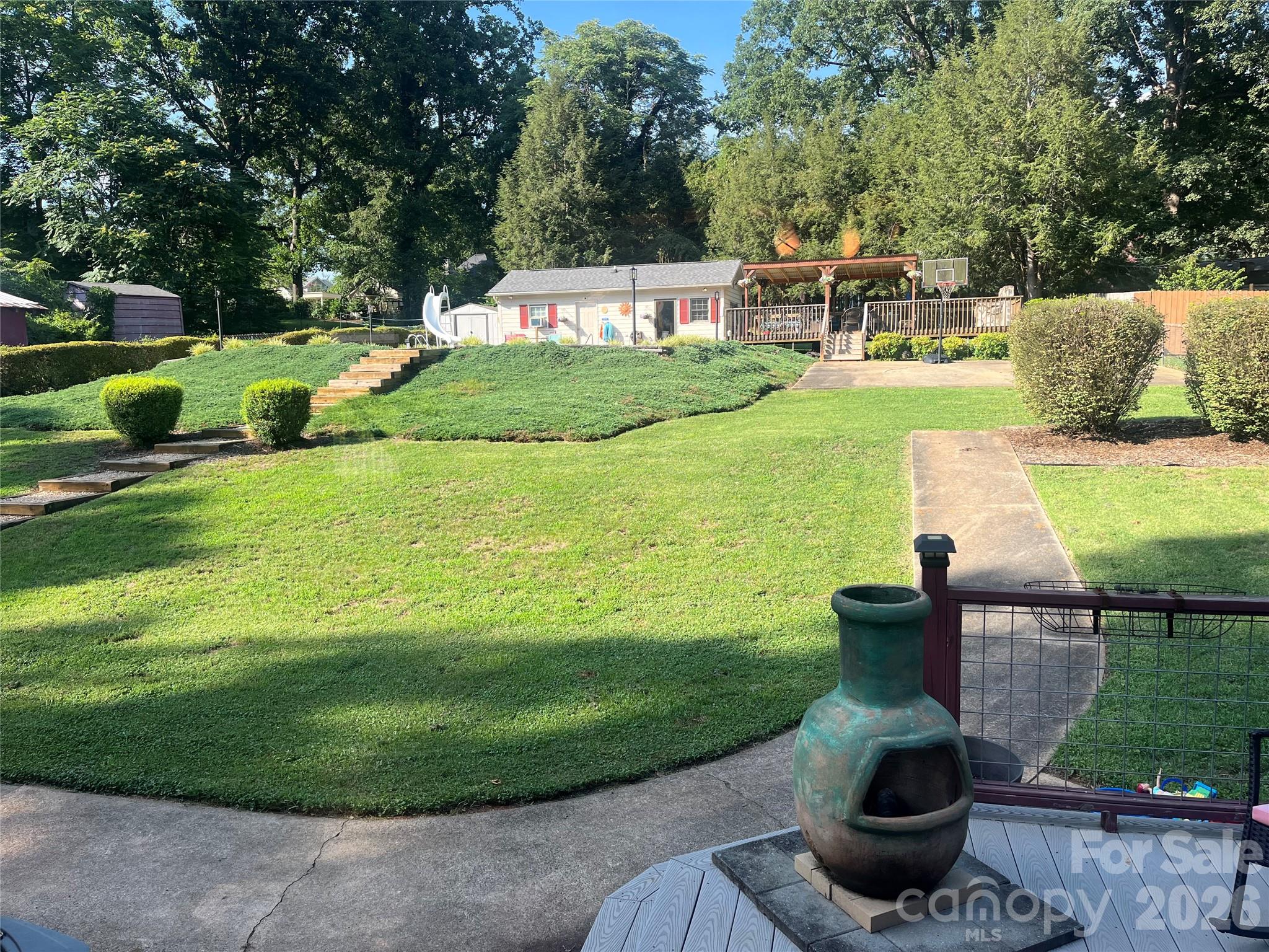 318 Sharon Avenue Property Photo 48