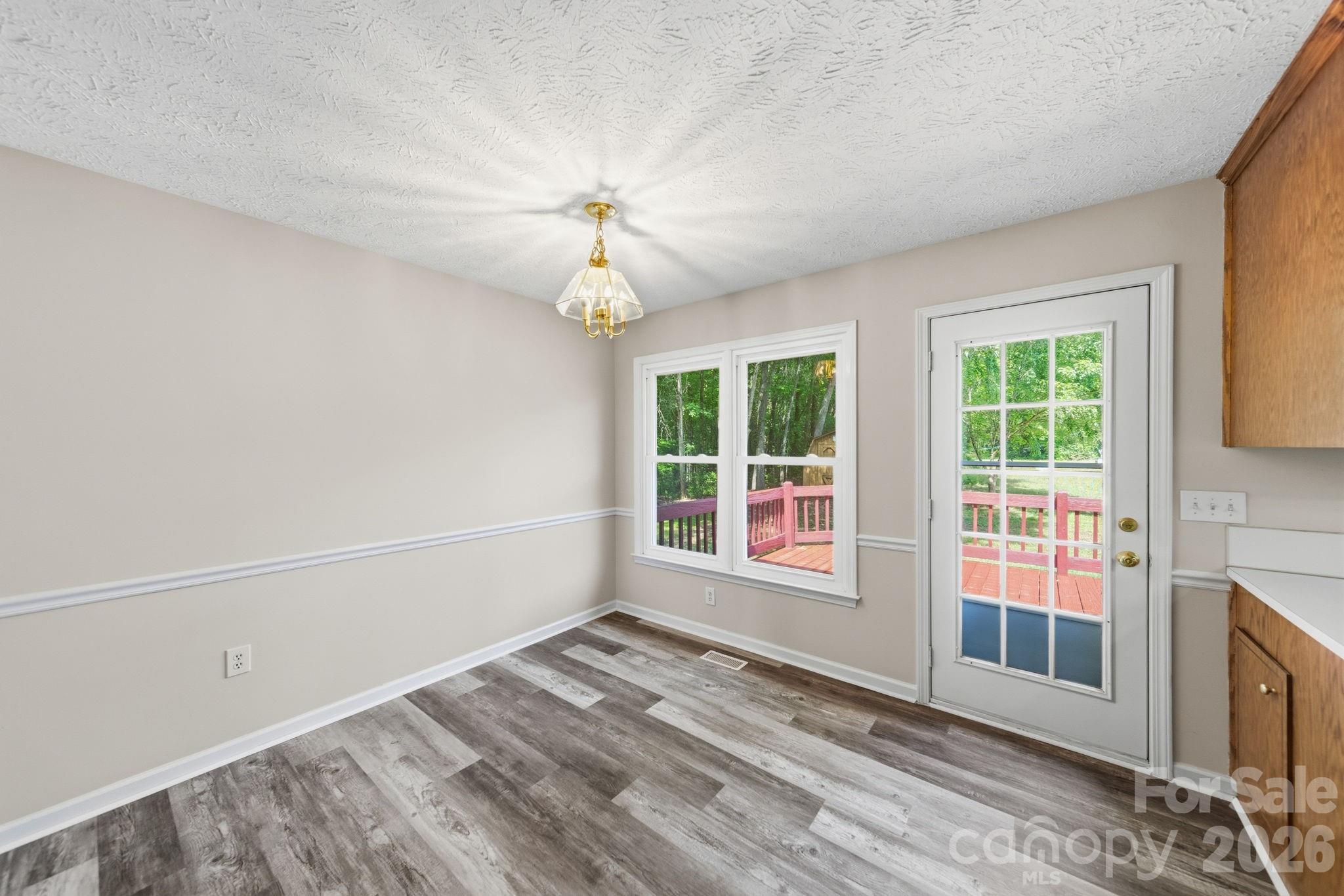 617 Autumn Drive Property Photo 14