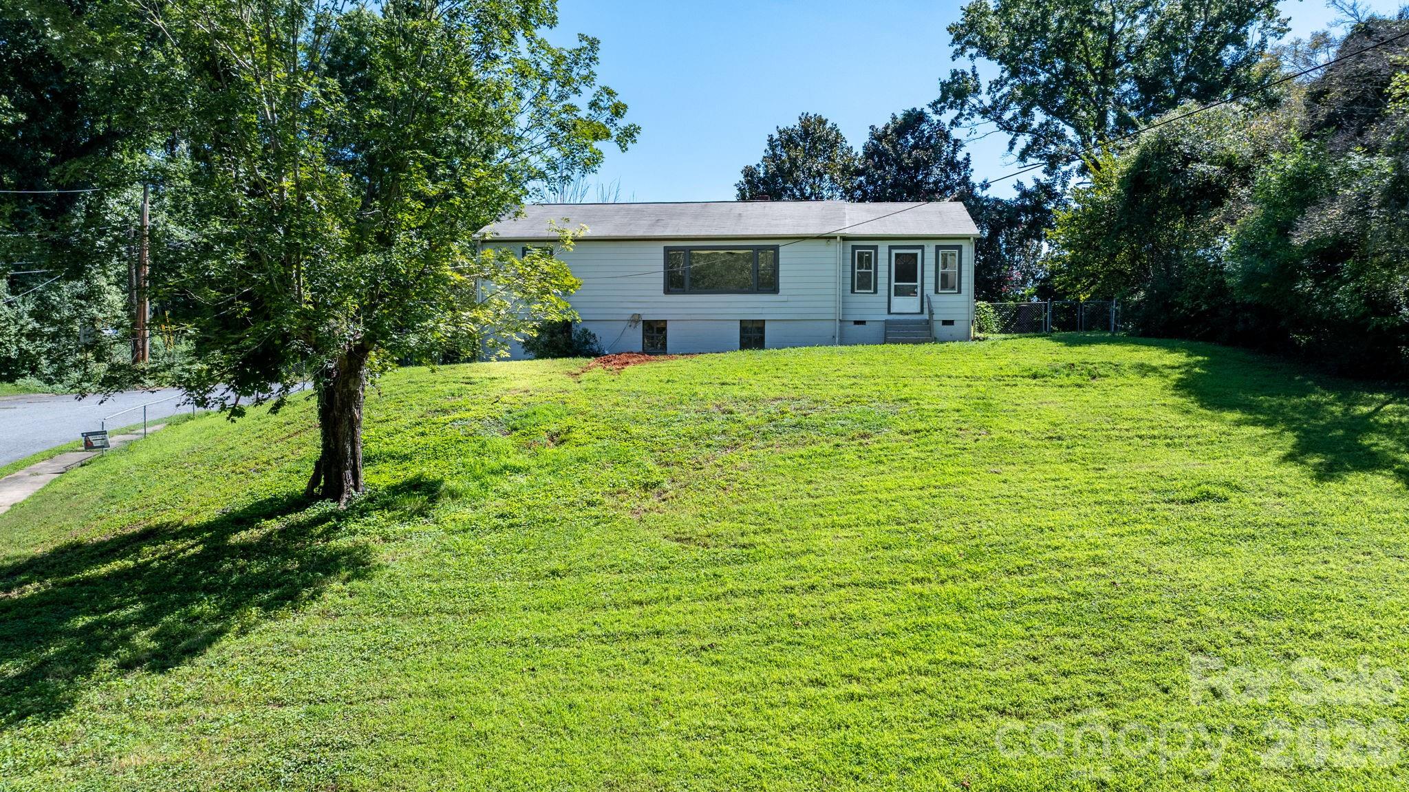 101 Harris Drive 8 Property Photo 1