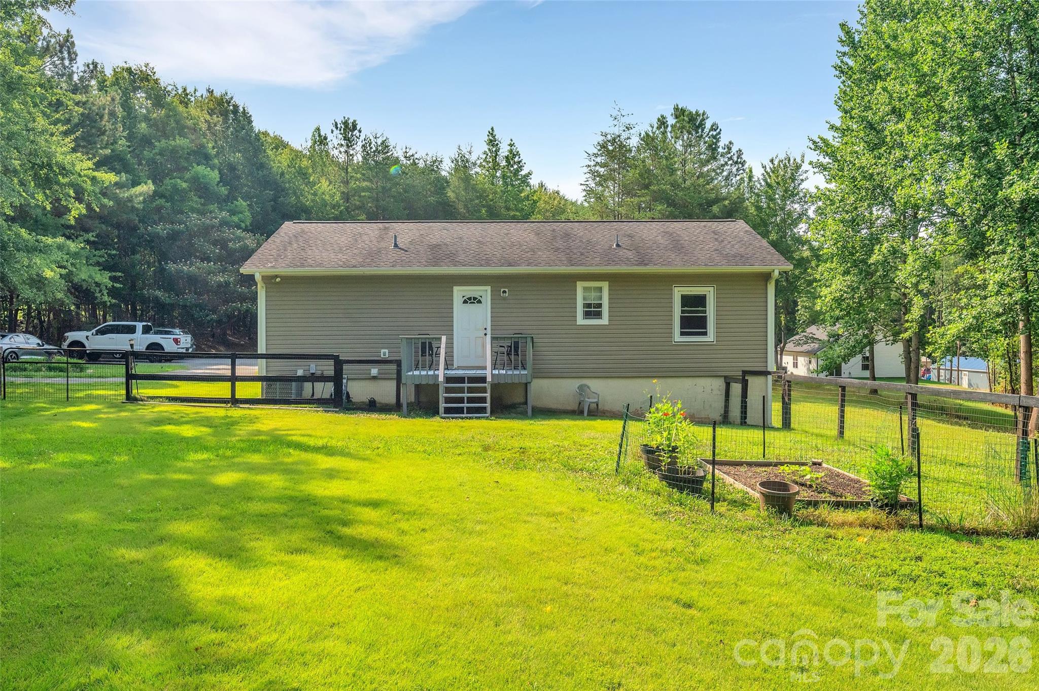 1095 E Prince Road Property Photo 4