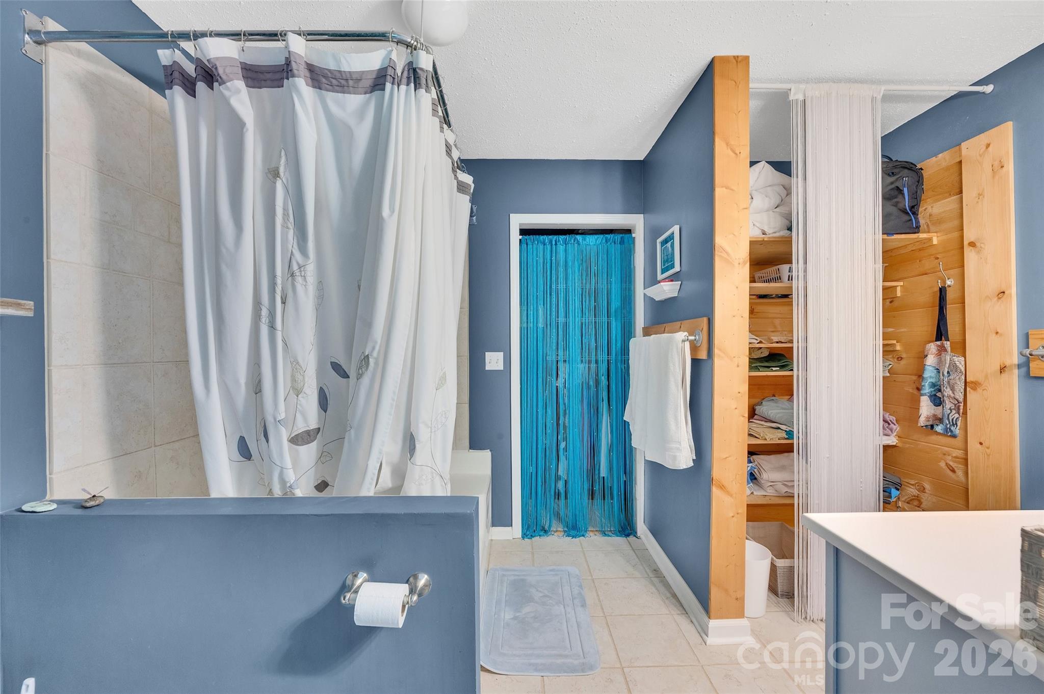 1095 E Prince Road Property Photo 15