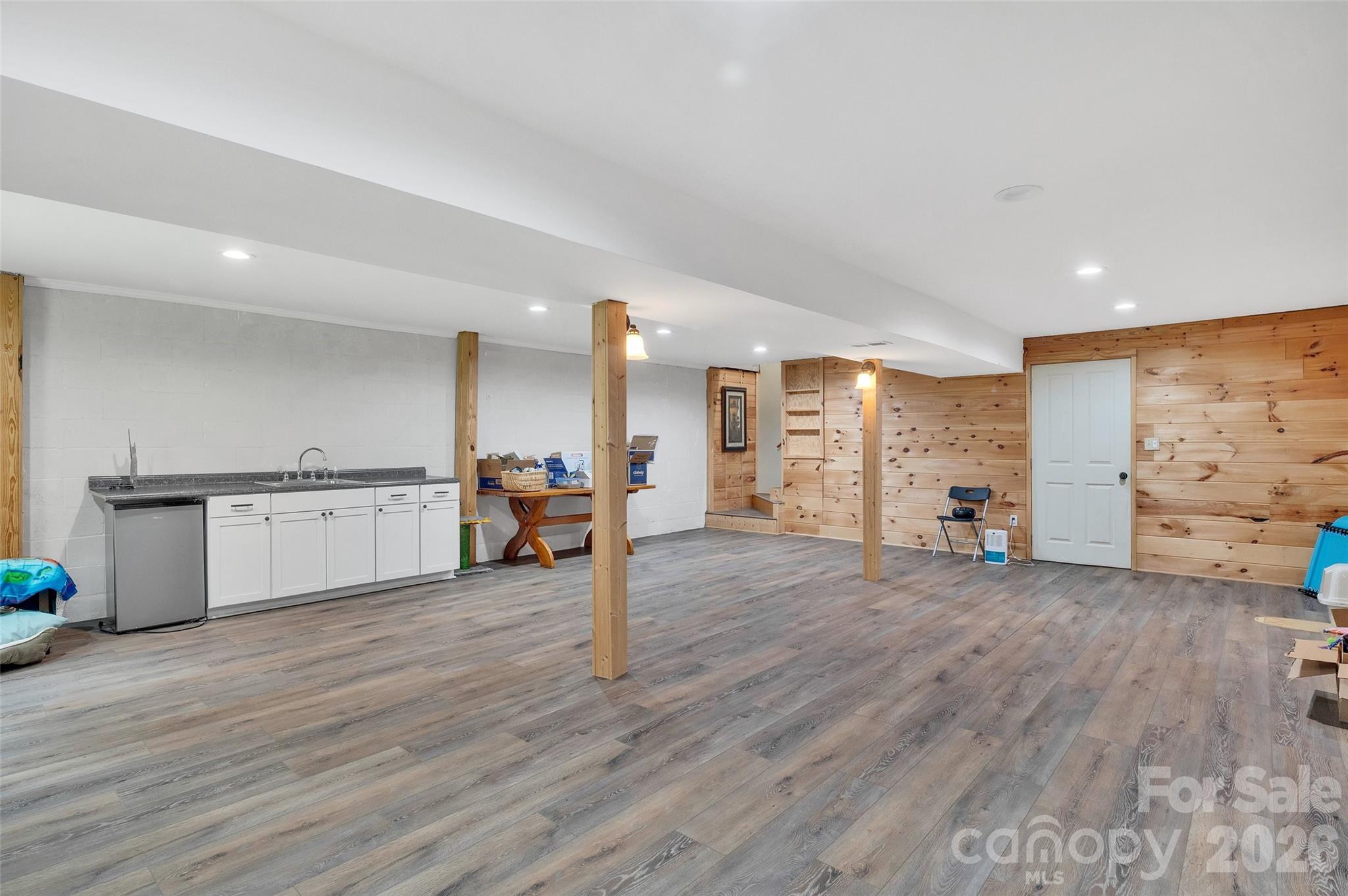 1095 E Prince Road Property Photo 23
