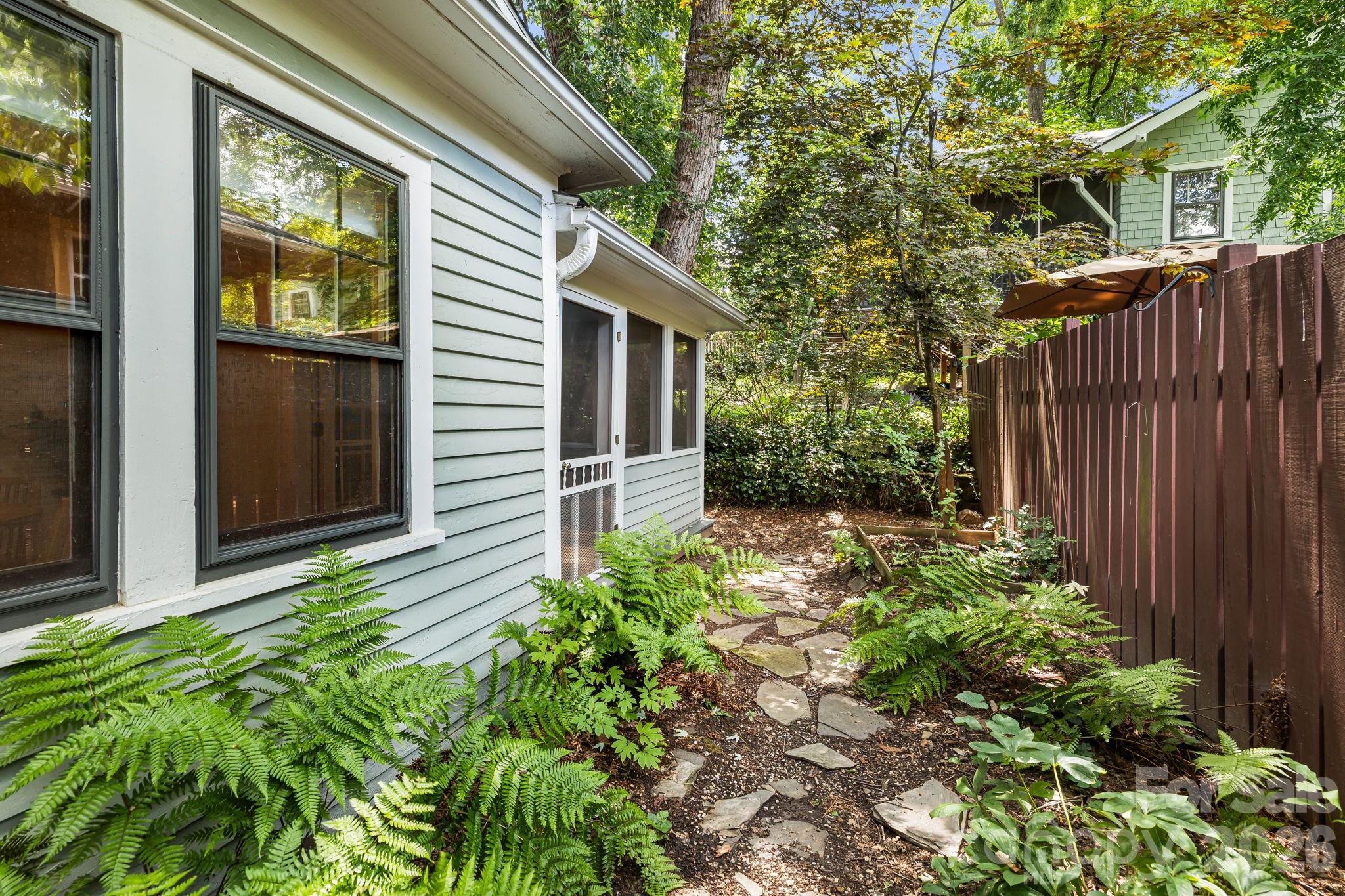 28 Woodlawn Avenue Property Photo 43