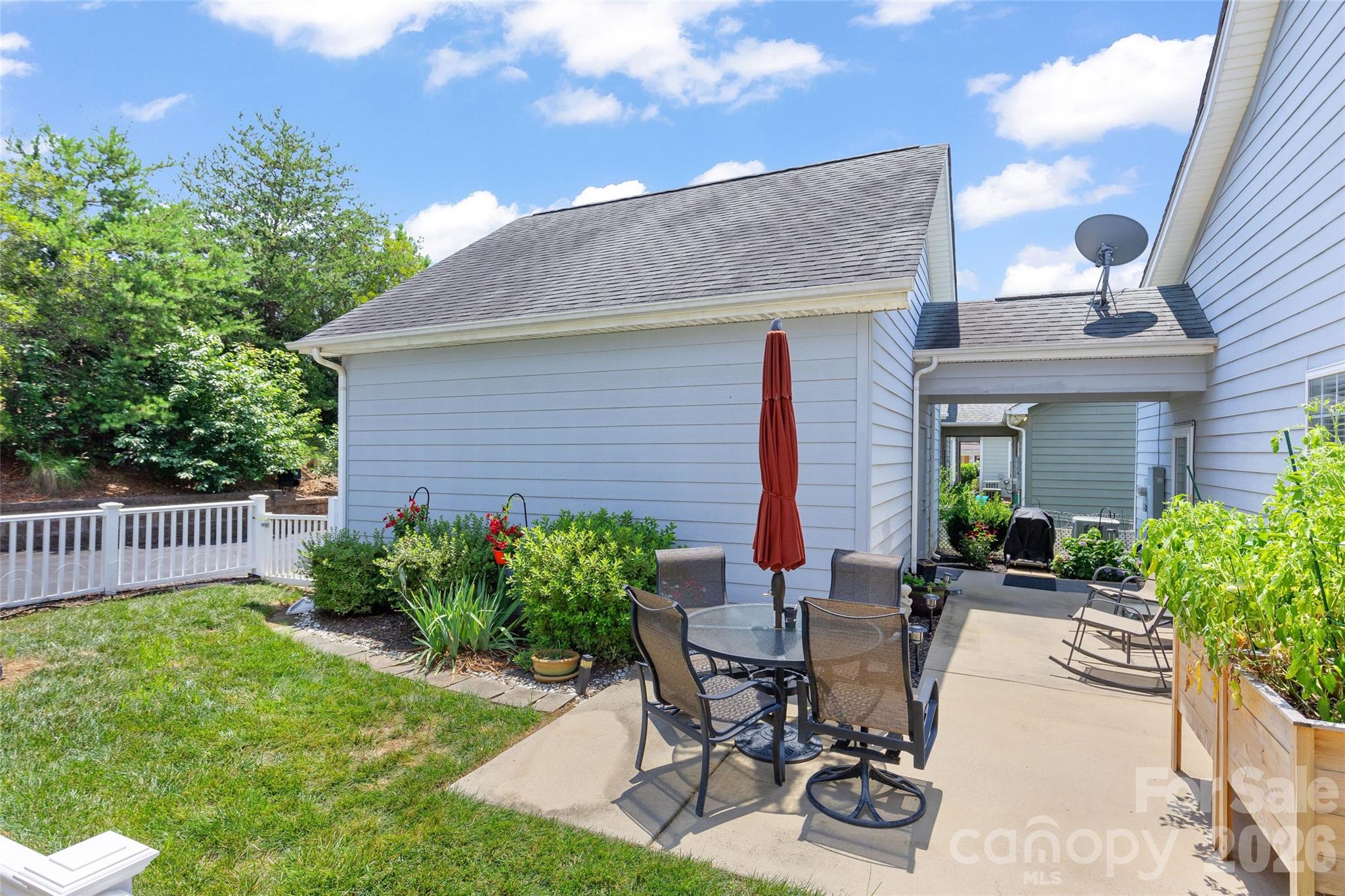 10047 Bishops Gate Boulevard Property Photo 16