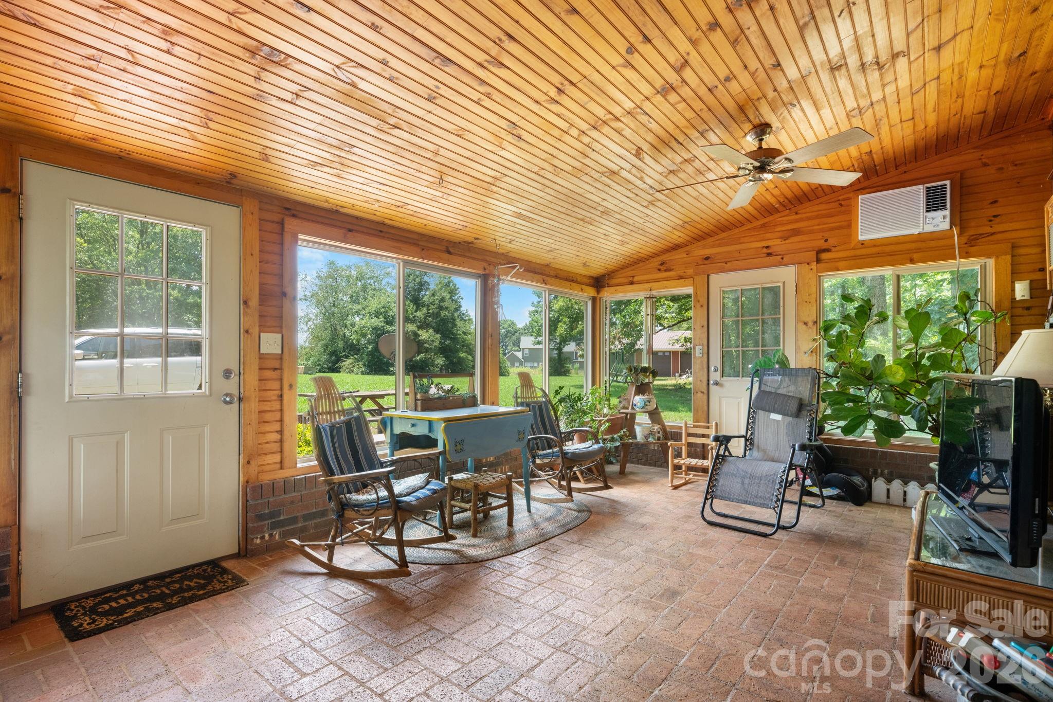 2097 Hermit Trail Property Photo 9