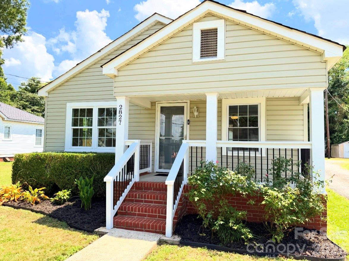 2827 E Long Avenue Property Photo 4