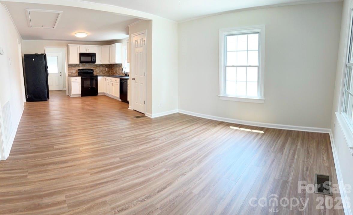 2827 E Long Avenue Property Photo 5