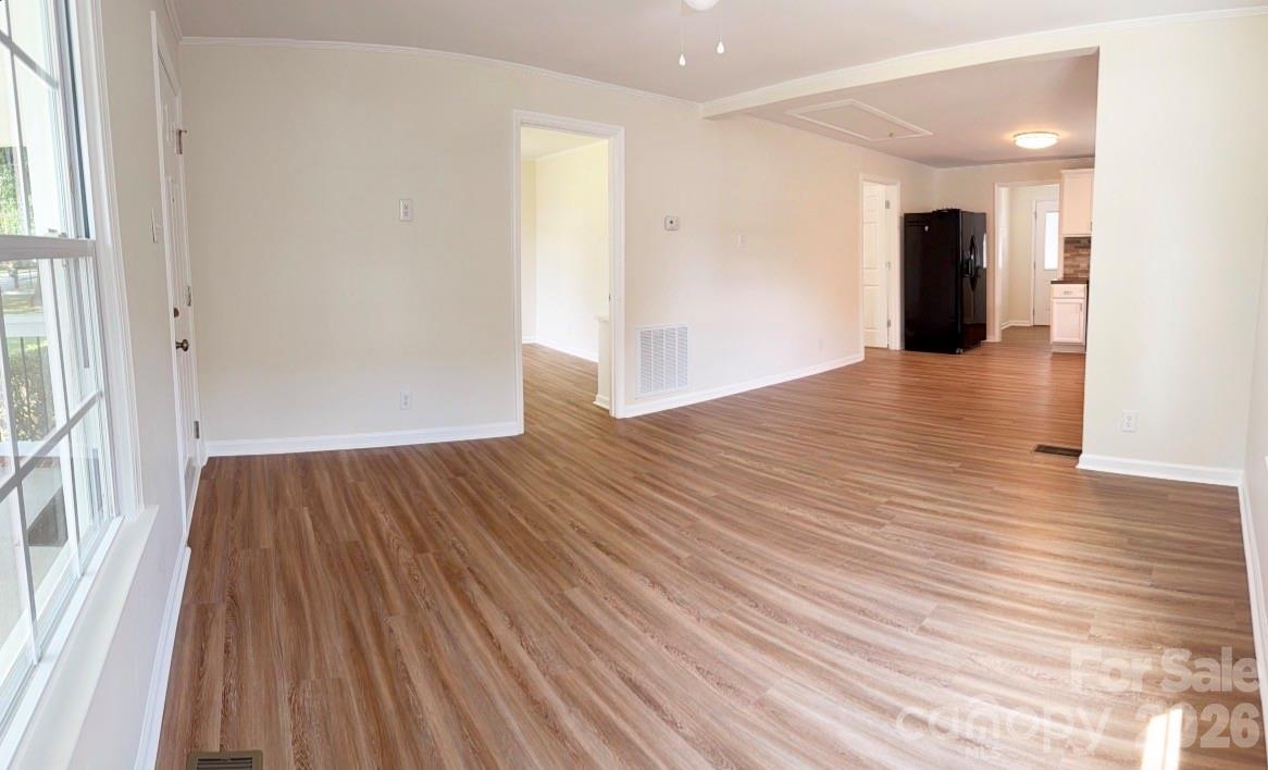 2827 E Long Avenue Property Photo 6