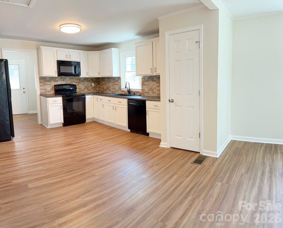 2827 E Long Avenue Property Photo 7