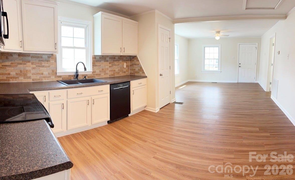 2827 E Long Avenue Property Photo 8